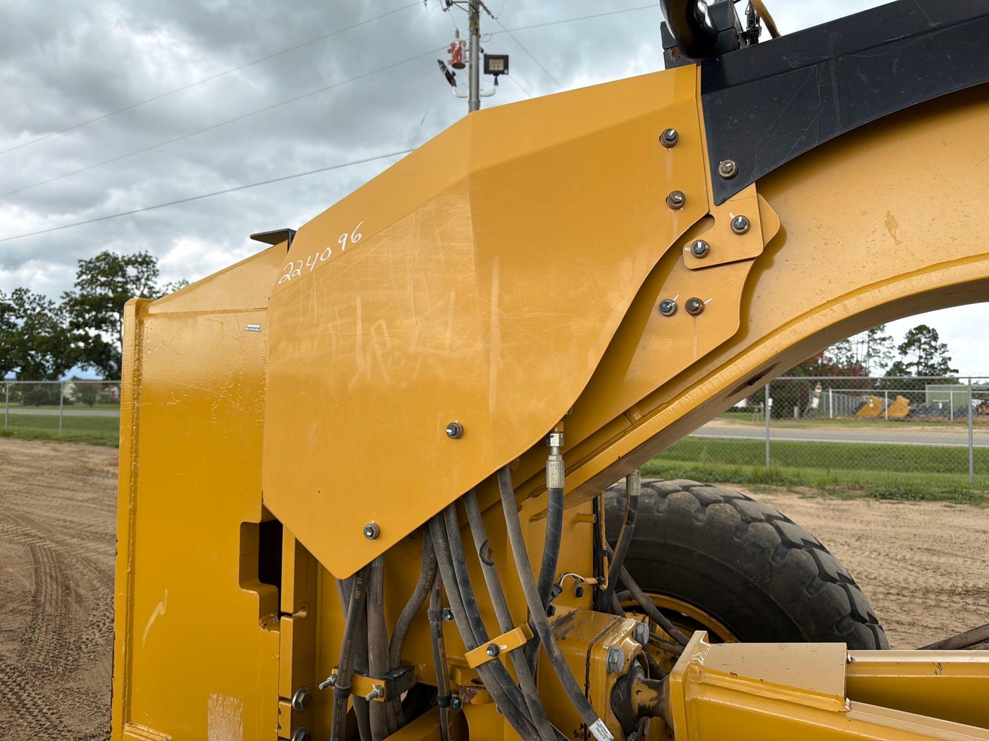 Caterpillar 12M3