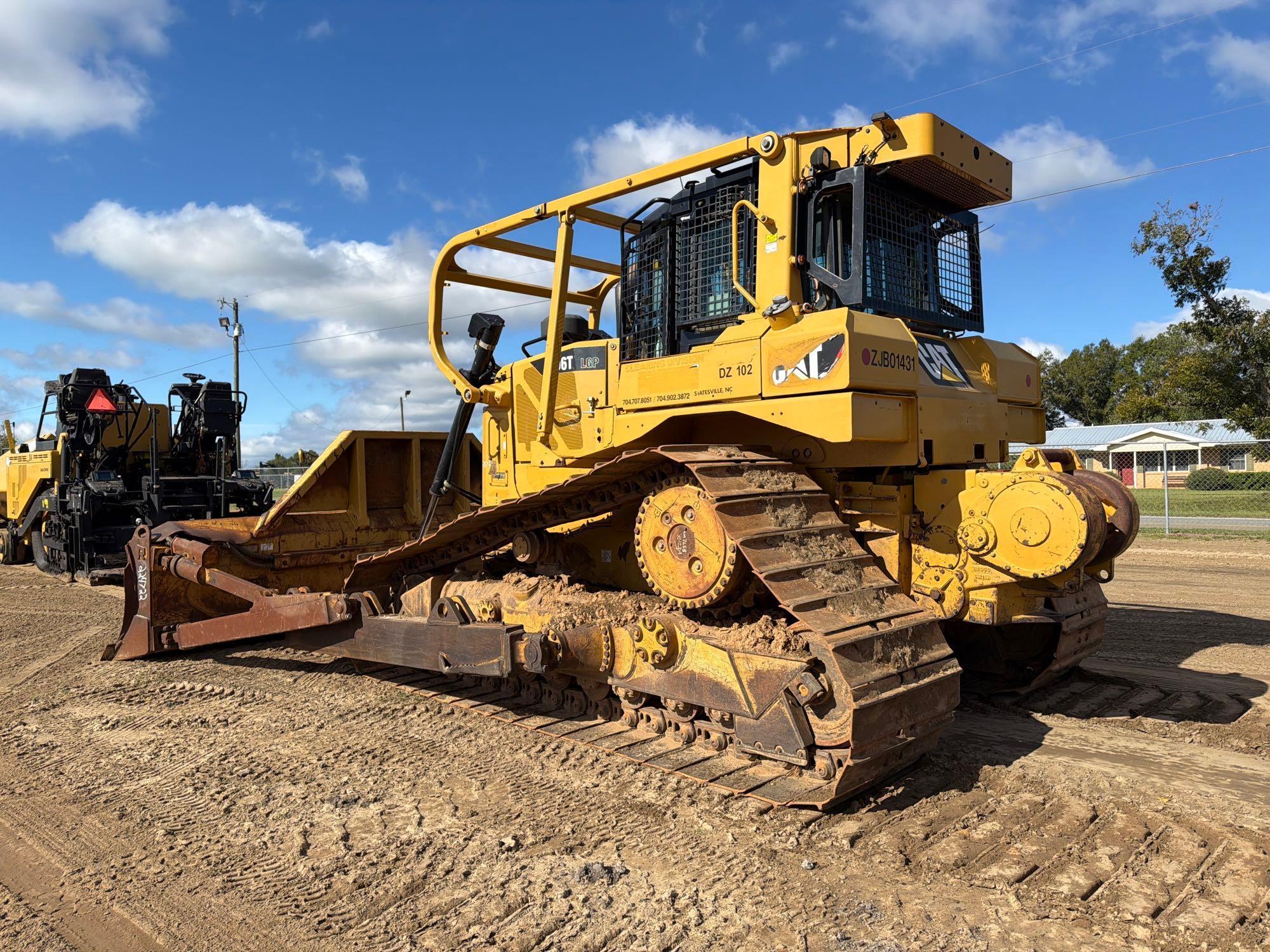 Caterpillar D6T