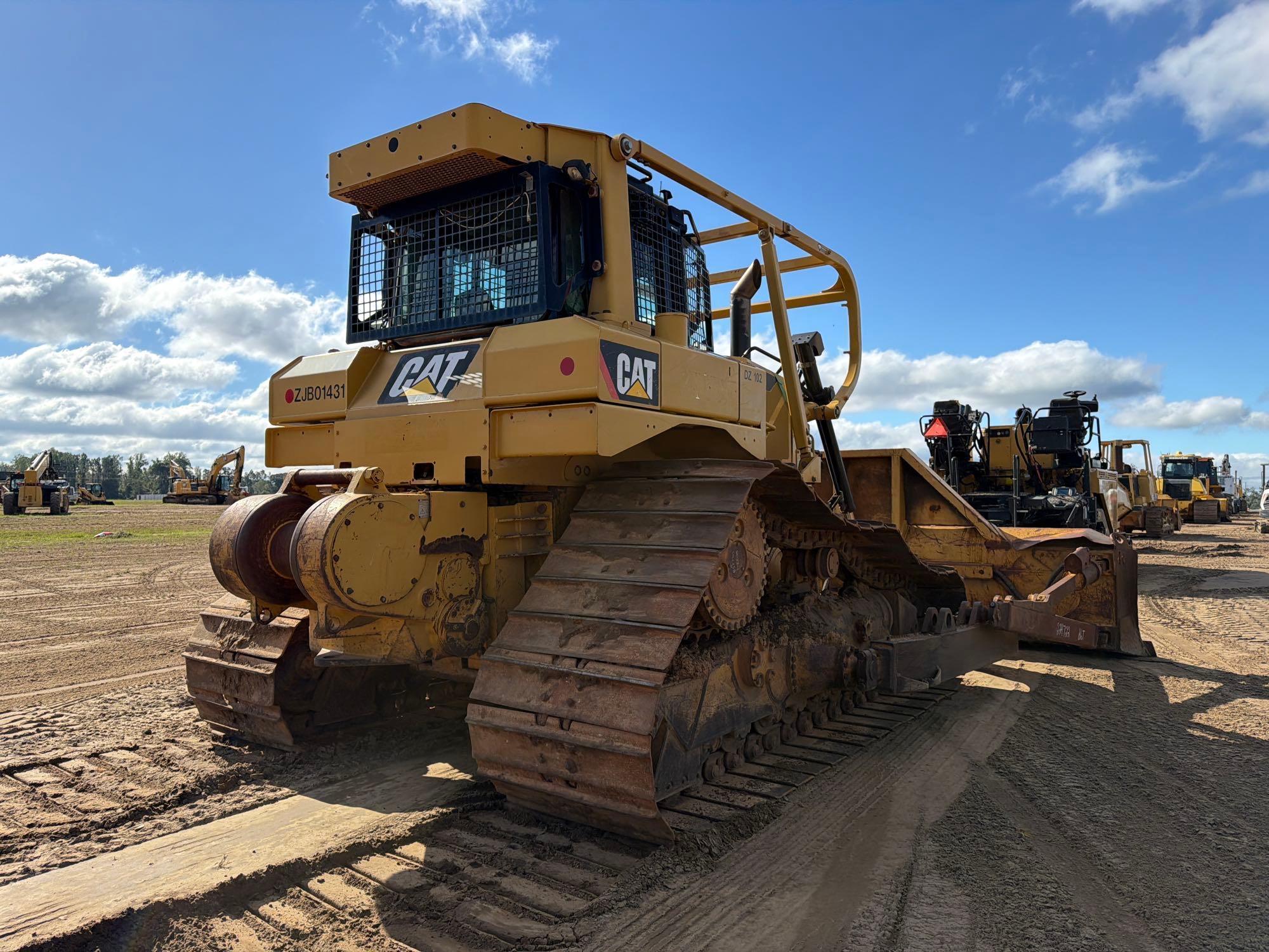 Caterpillar D6T