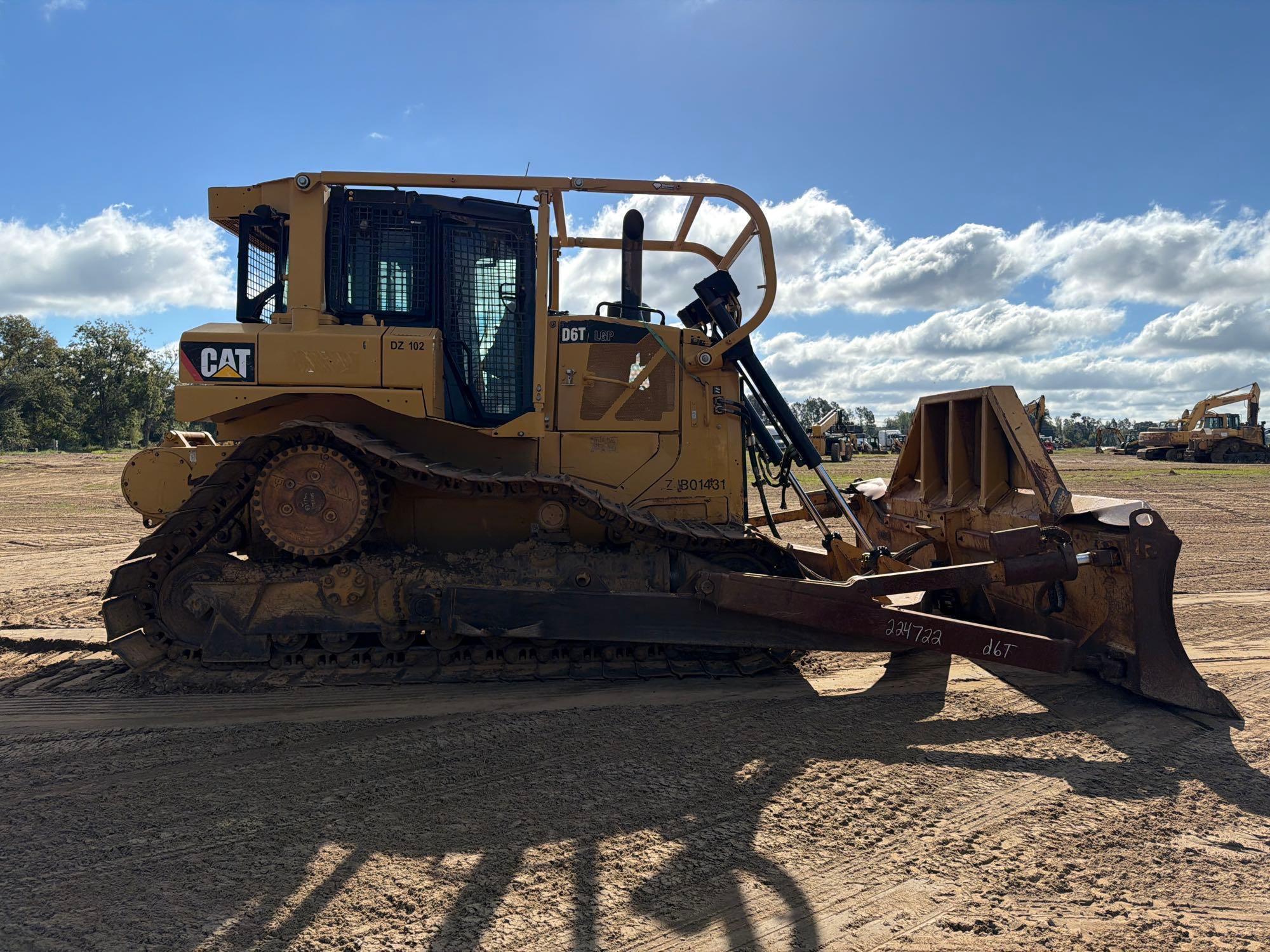 Caterpillar D6T