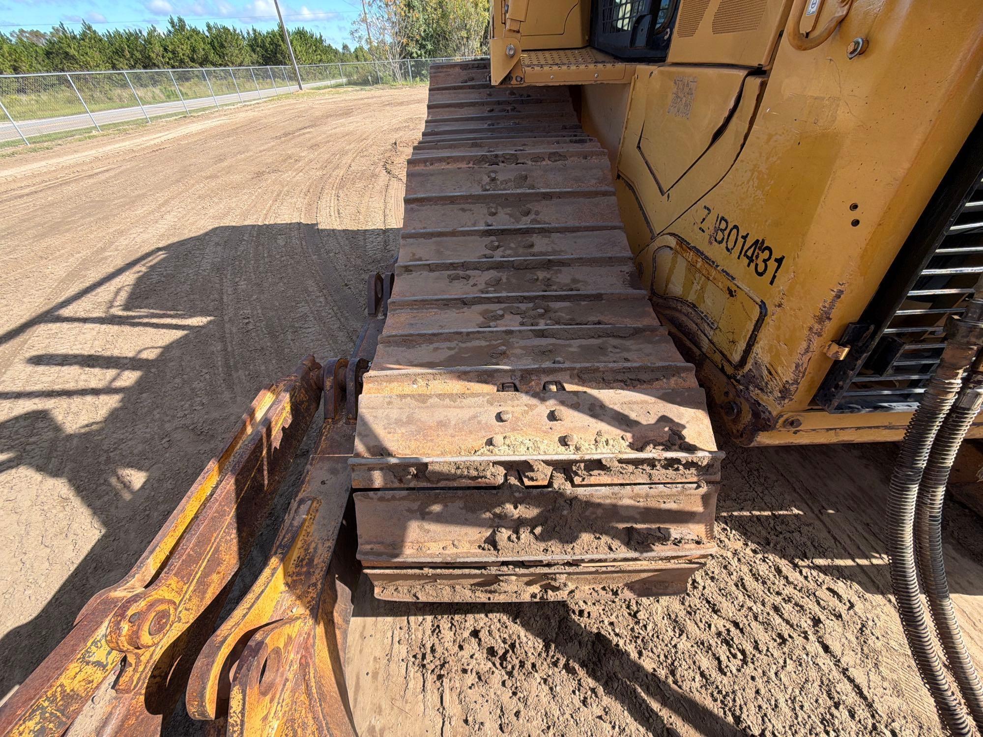 Caterpillar D6T