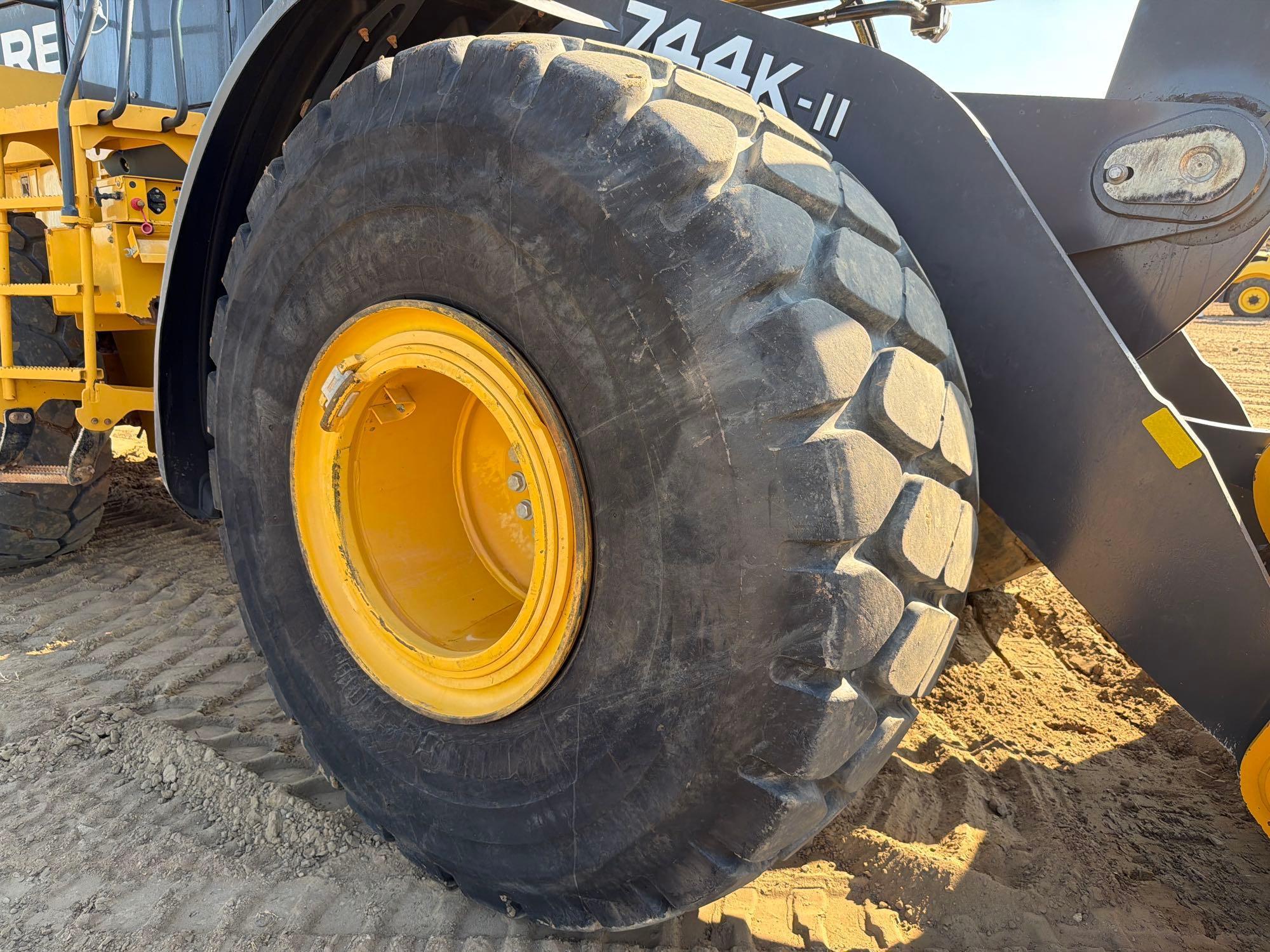 John Deere 744K
