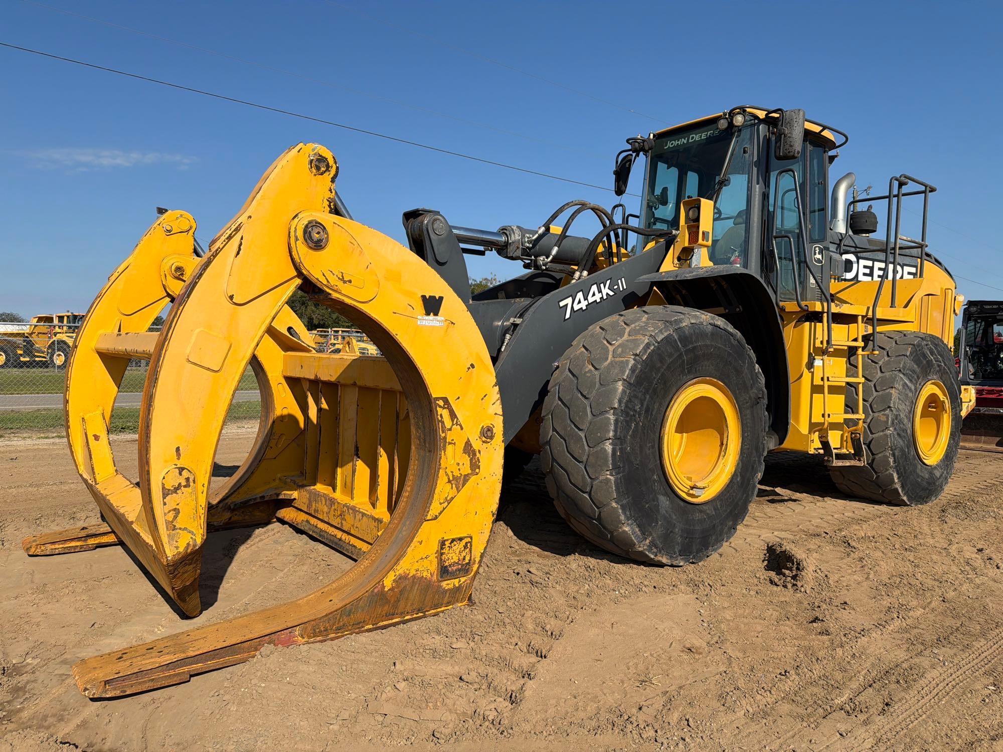 John Deere 744K