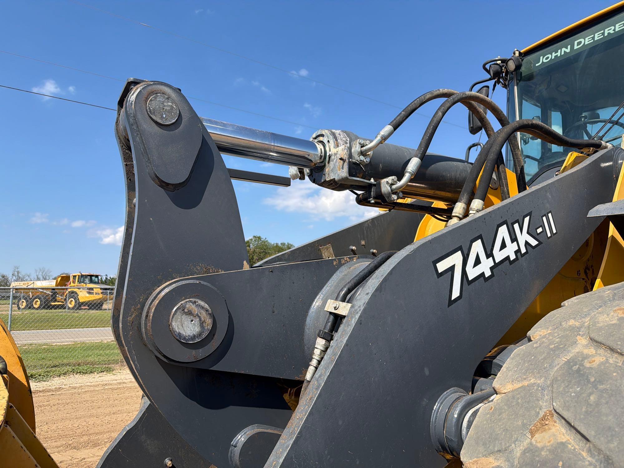 John Deere 744K