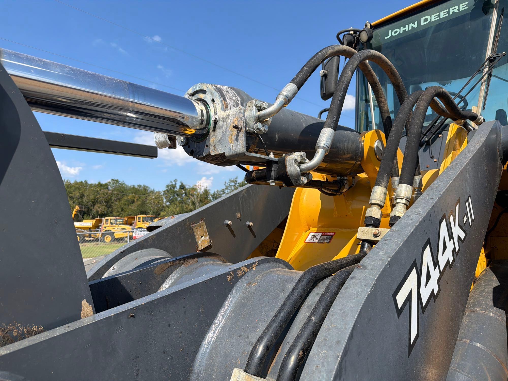 John Deere 744K