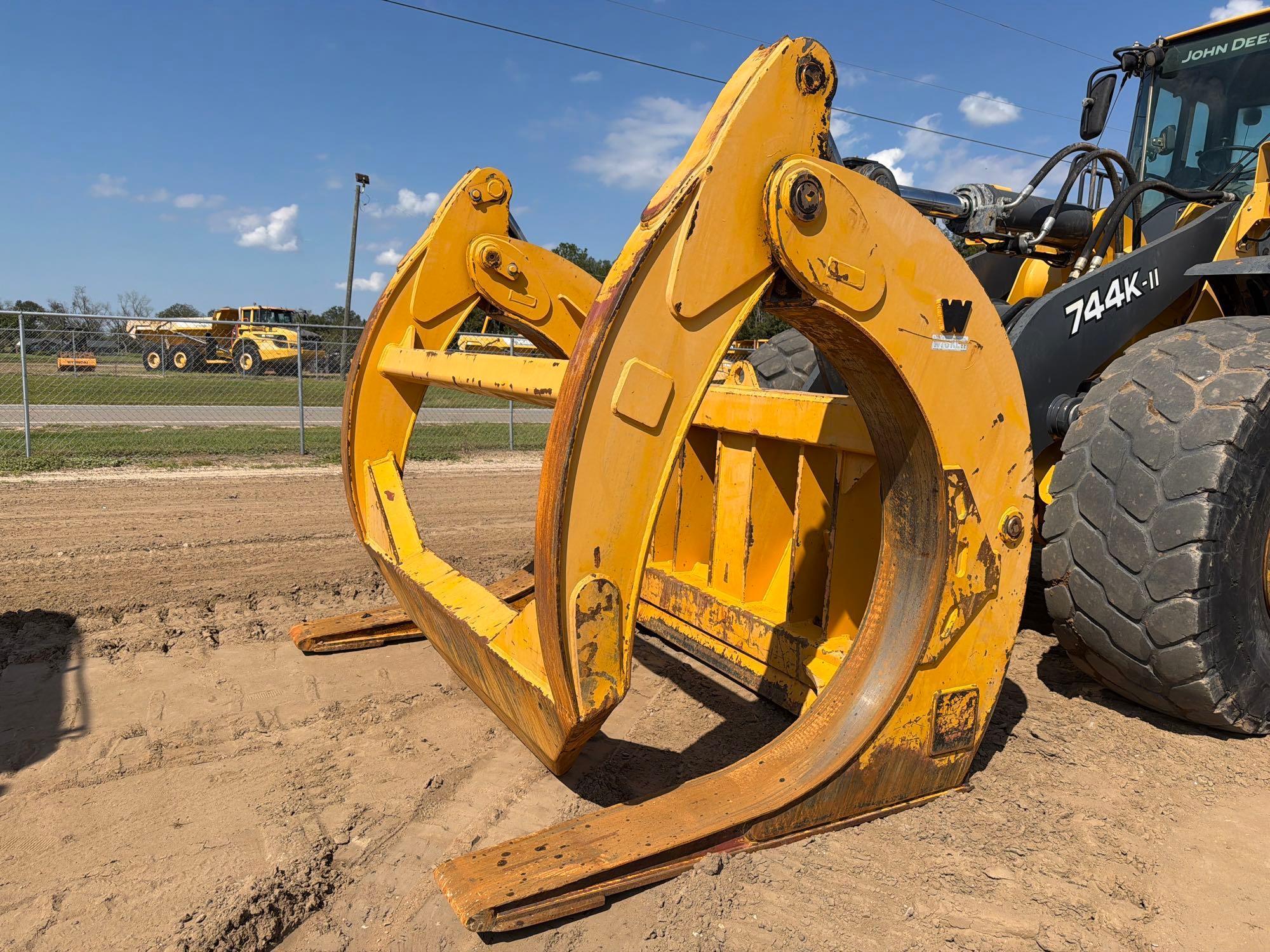 John Deere 744K