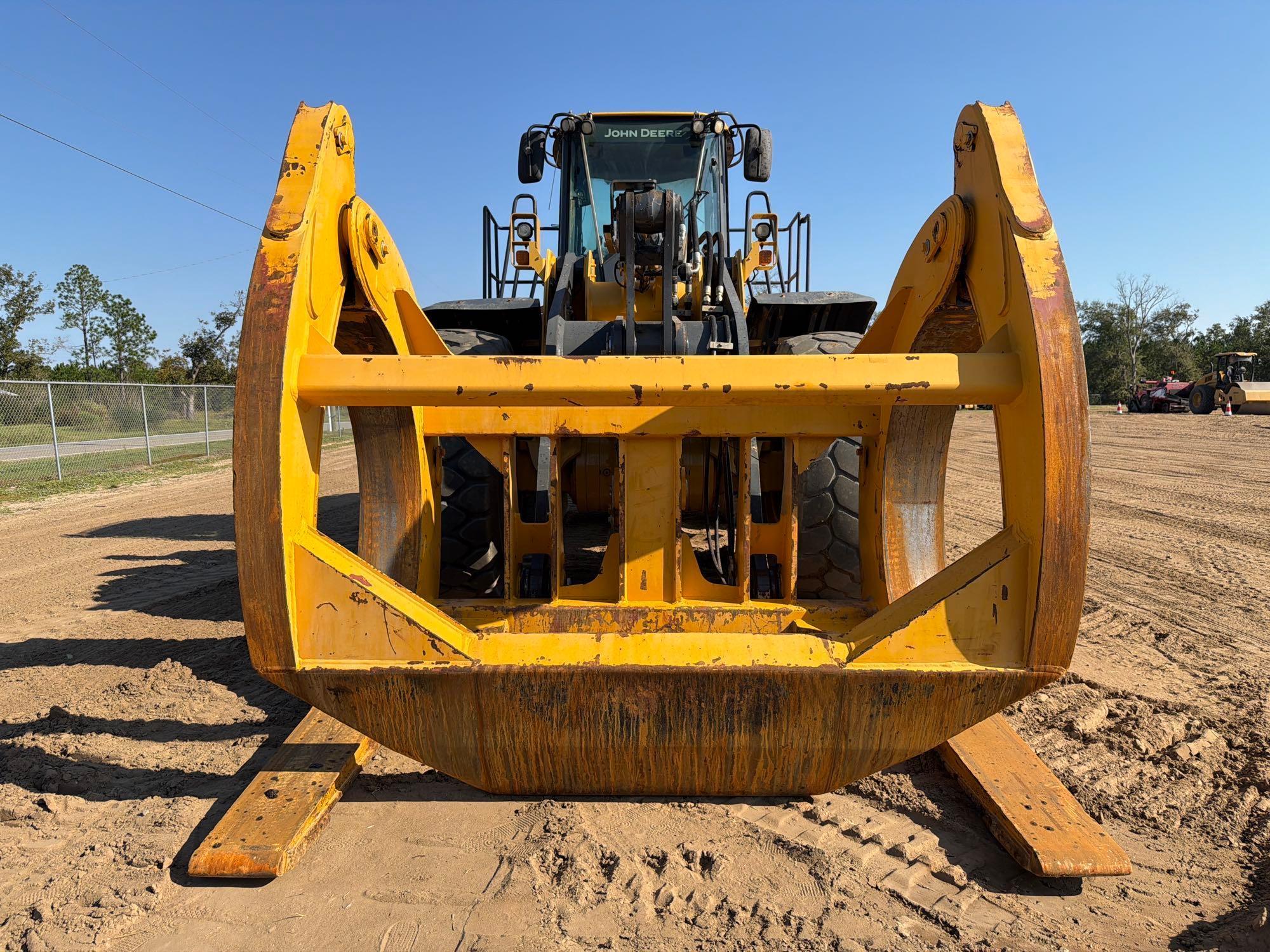 John Deere 744K