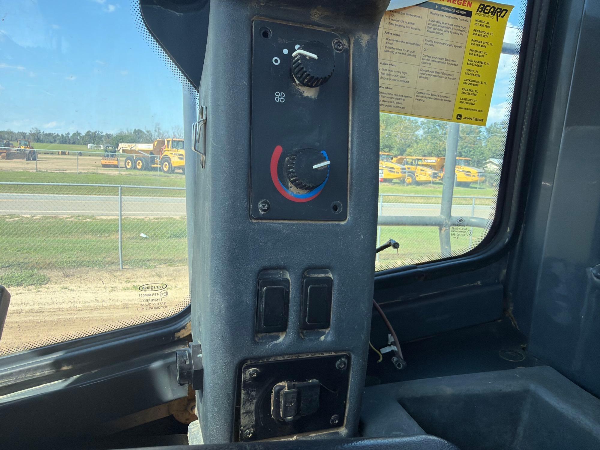 John Deere 744K