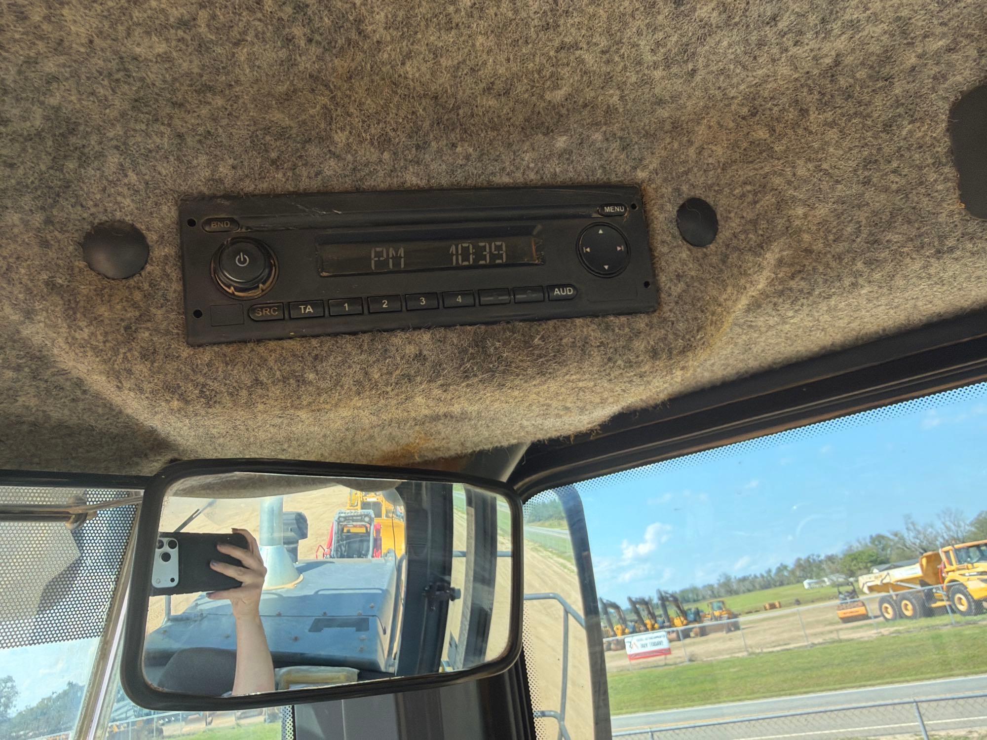 John Deere 744K