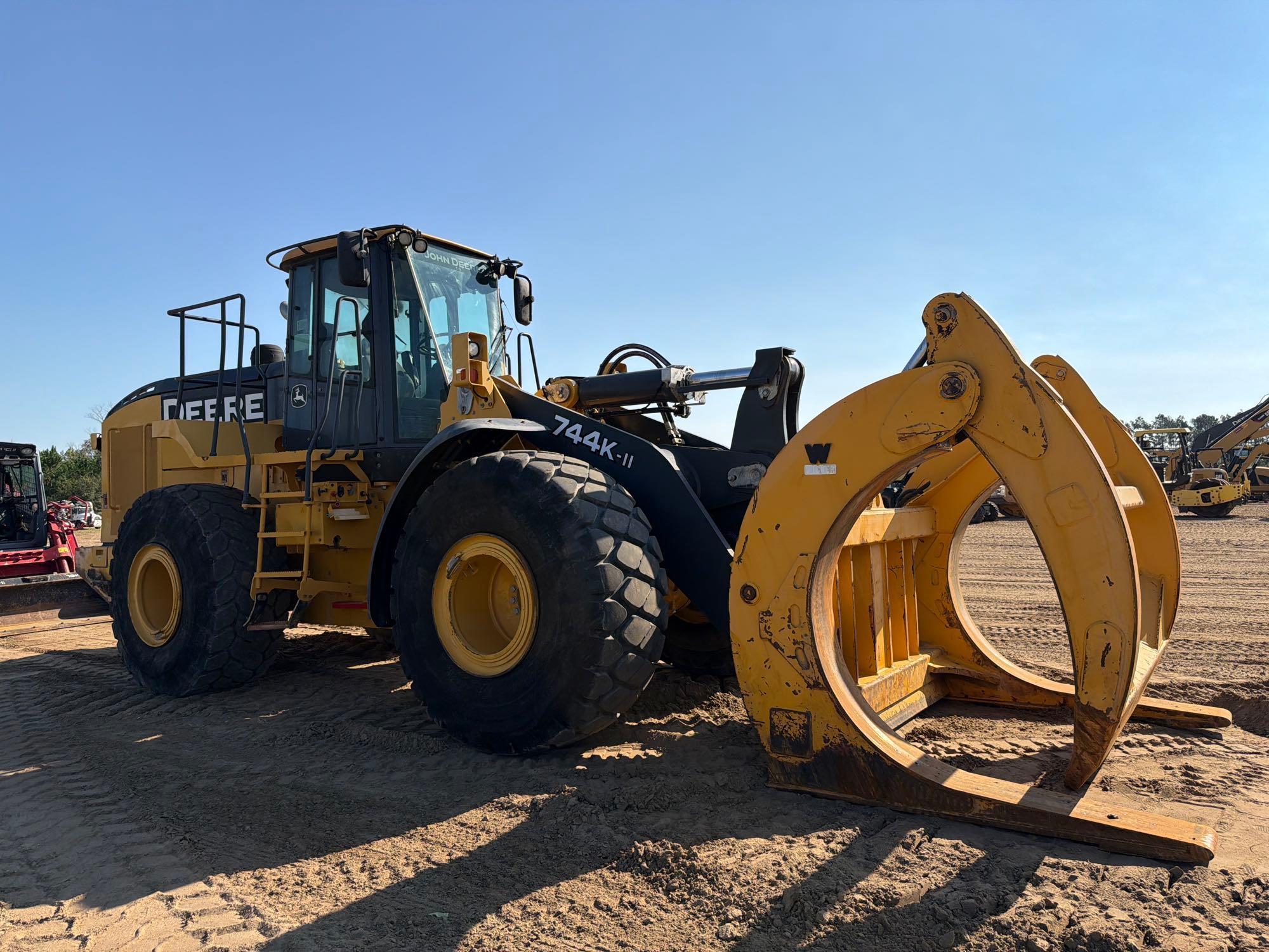 John Deere 744K