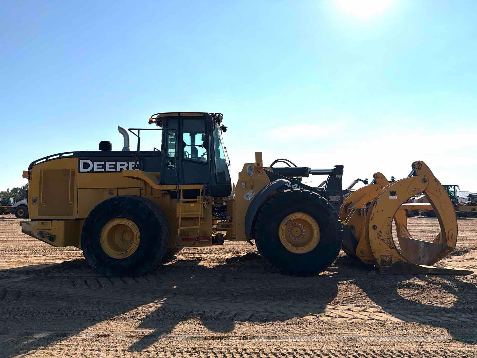 John Deere 744K