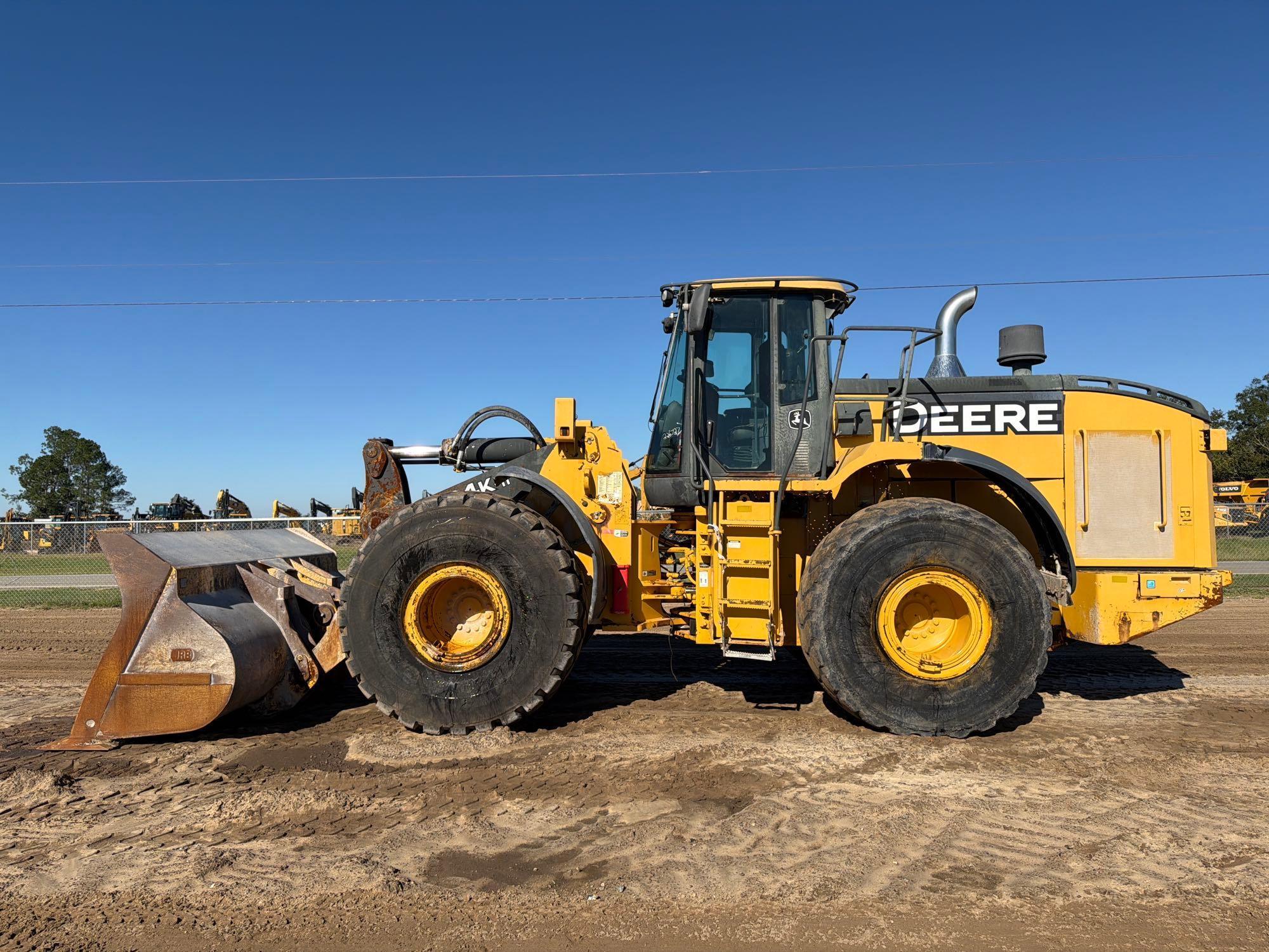 John Deere 824K