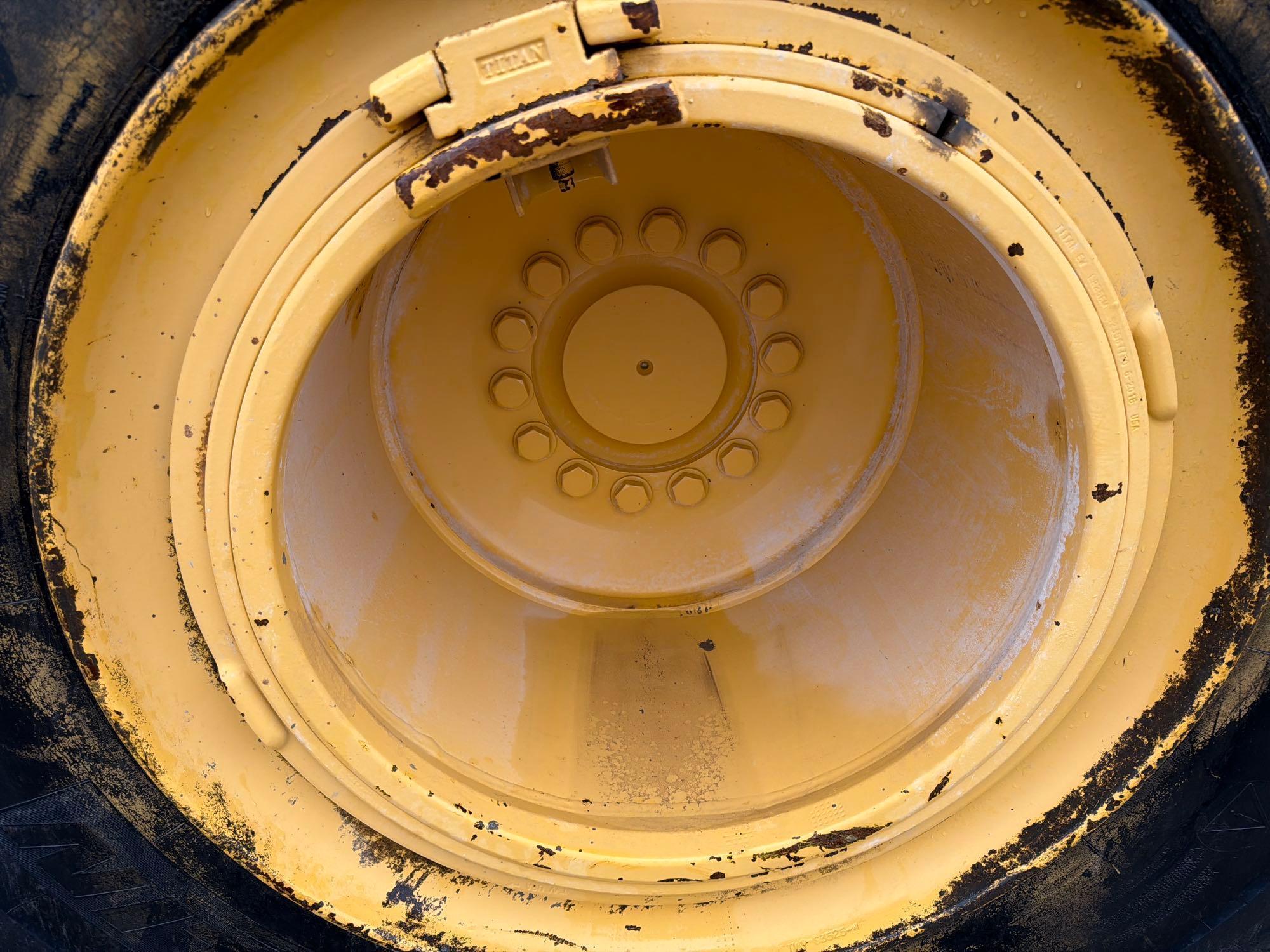 John Deere 824K
