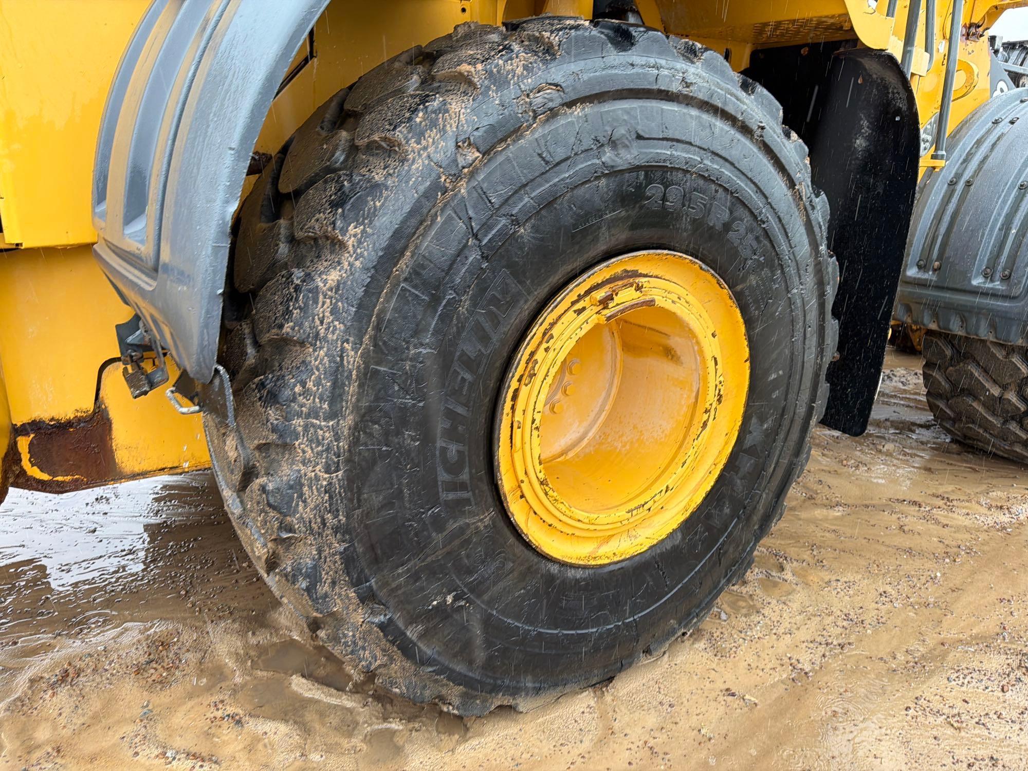 John Deere 824K