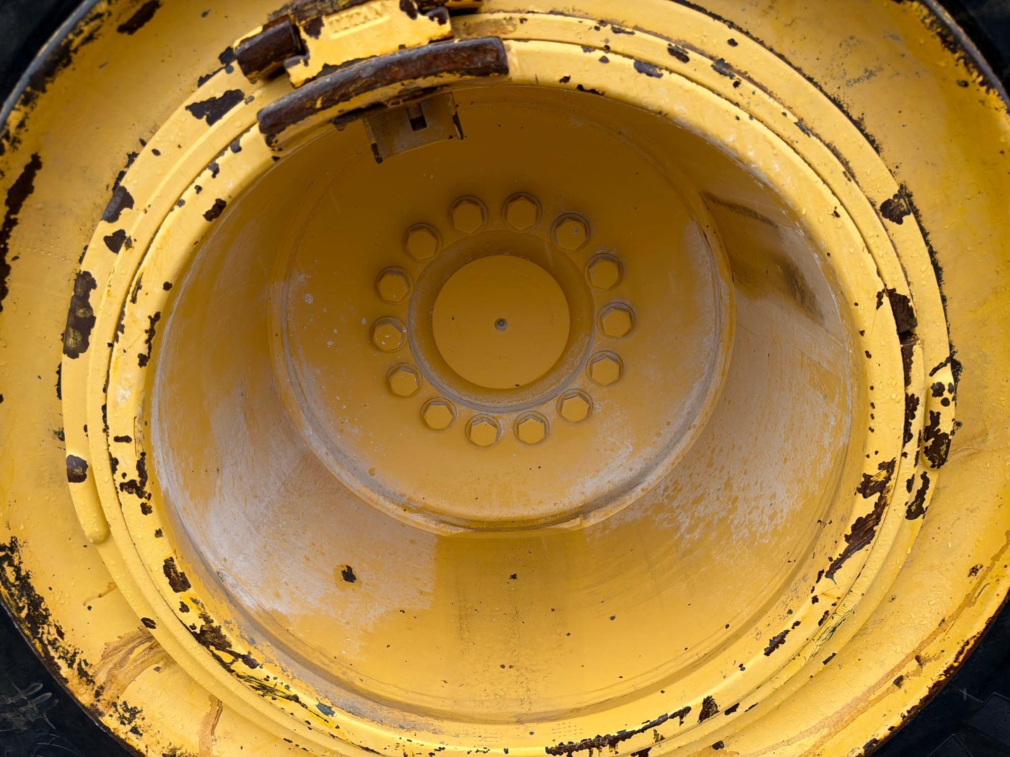 John Deere 824K