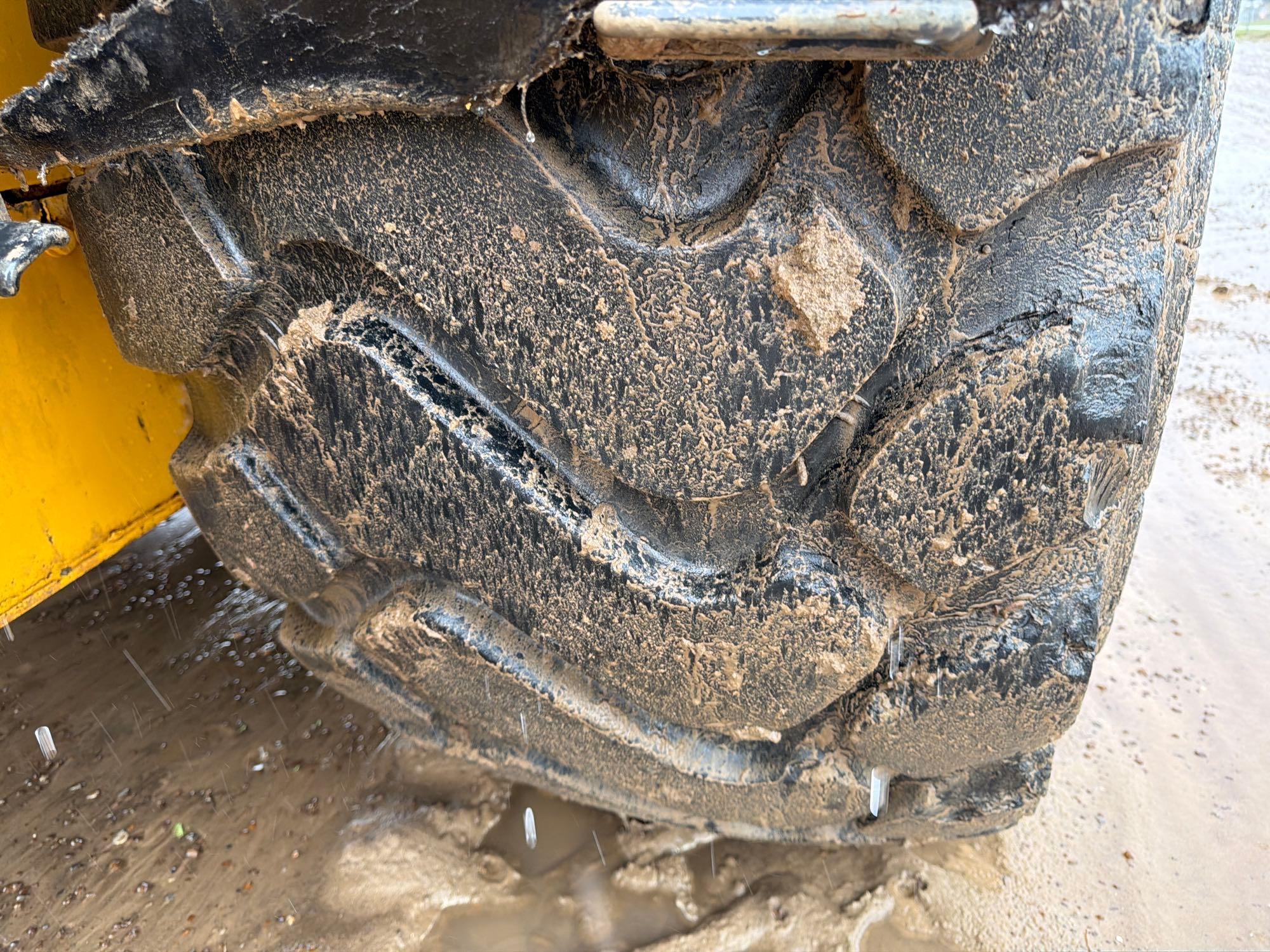 John Deere 824K