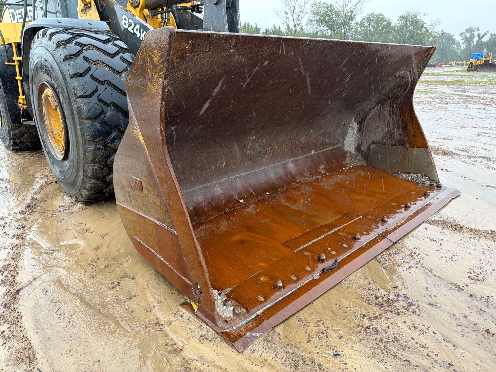 John Deere 824K