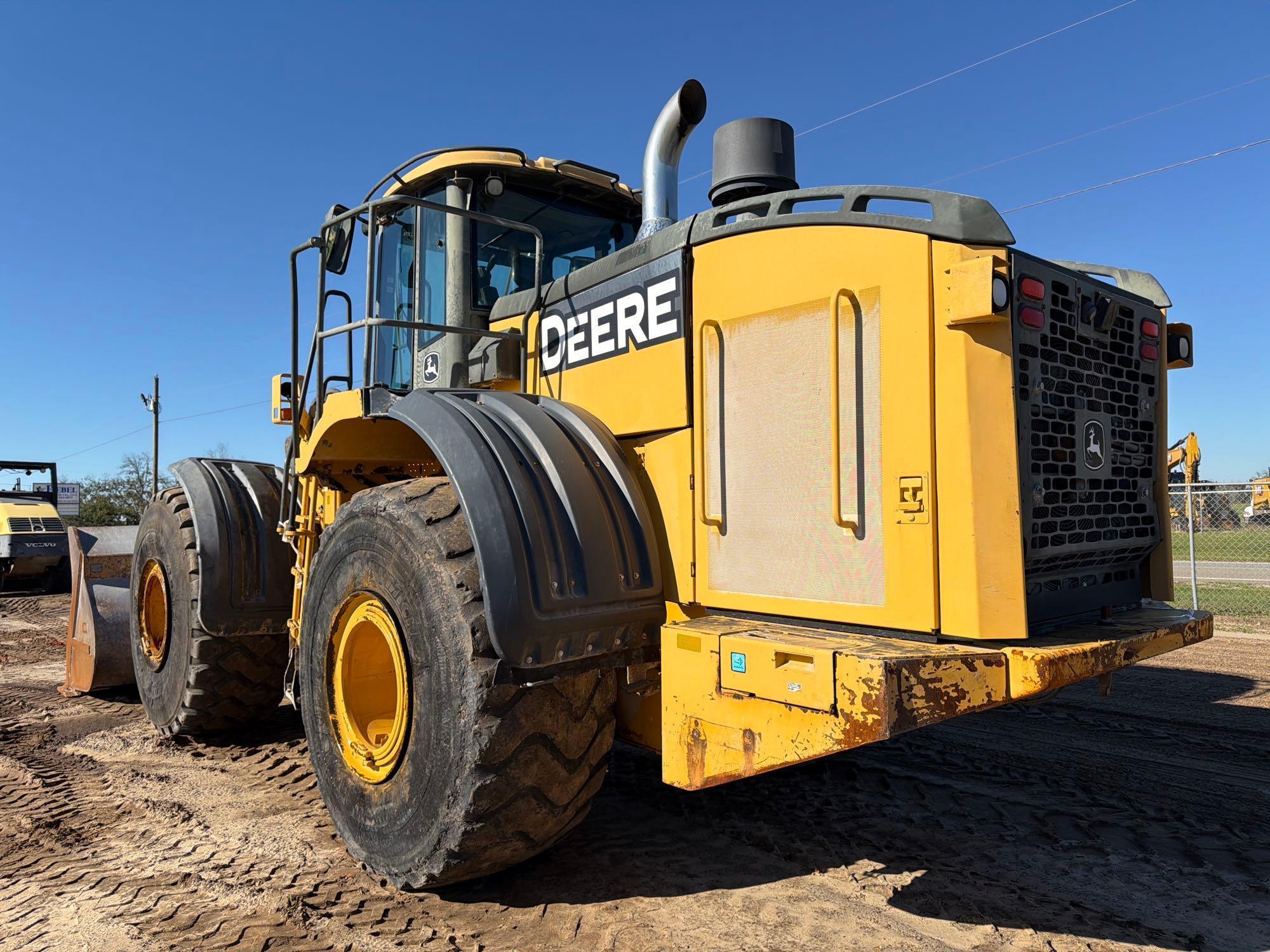John Deere 824K