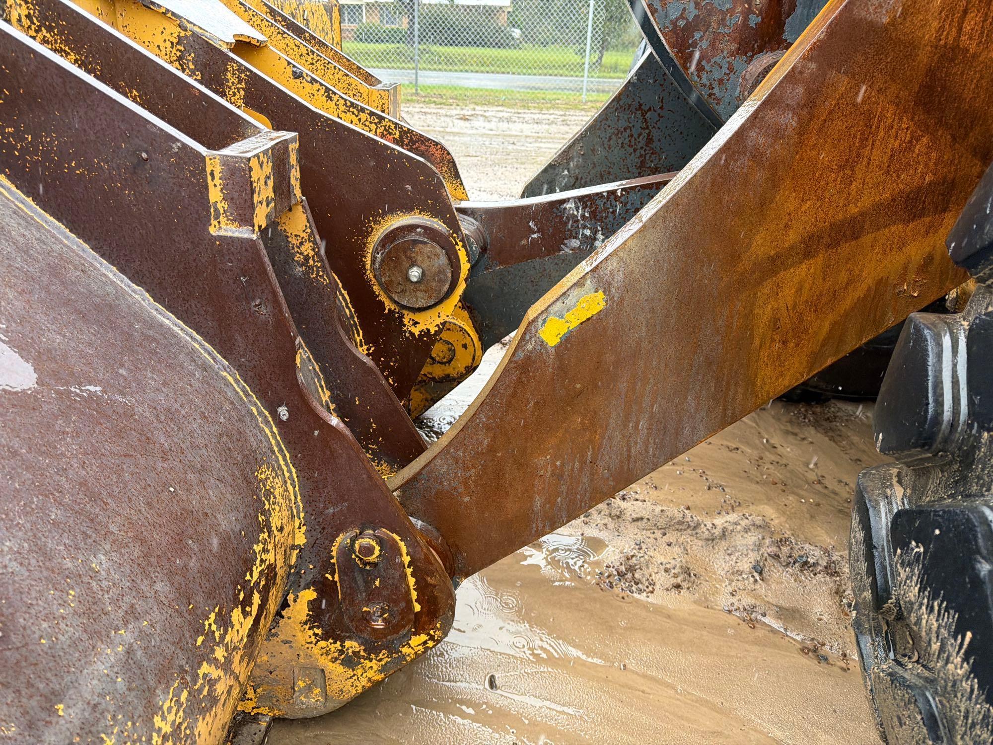 John Deere 824K