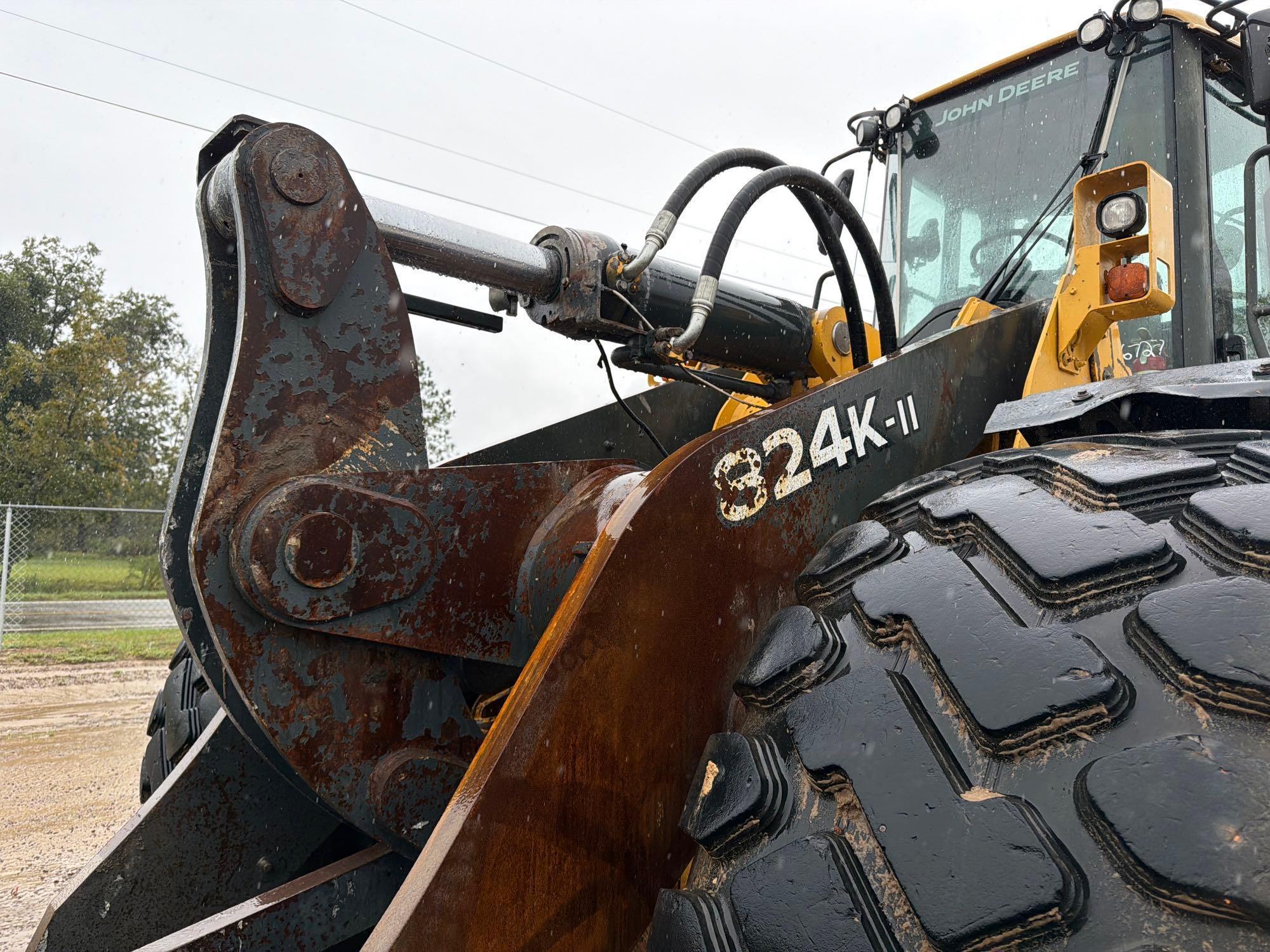 John Deere 824K