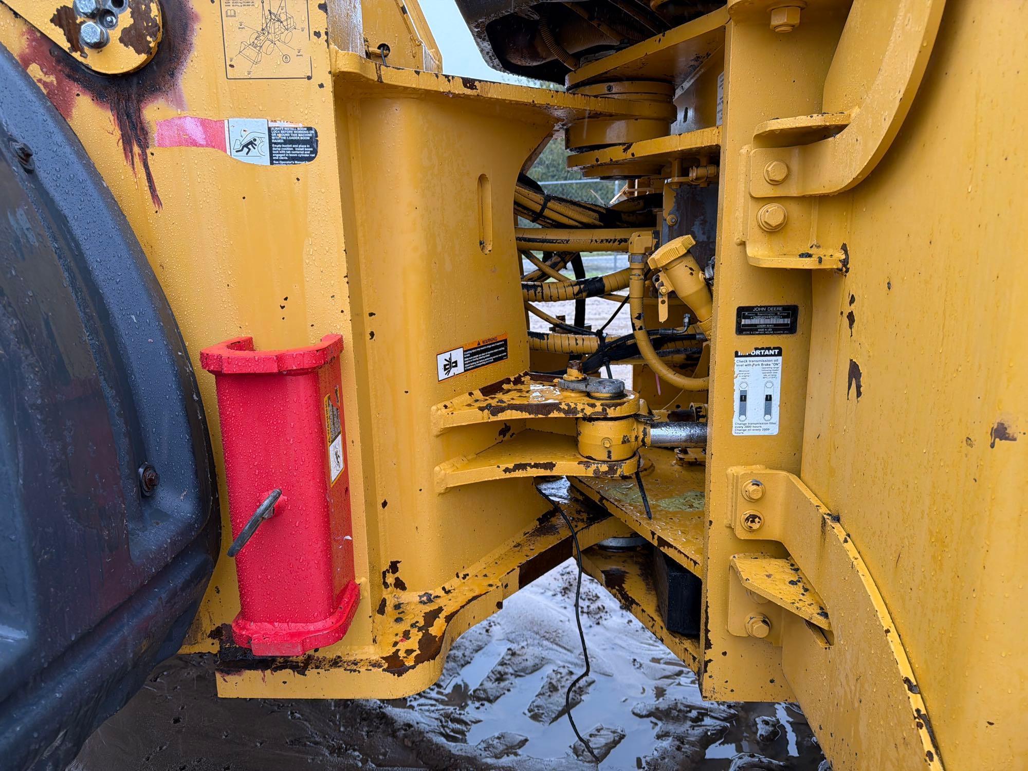 John Deere 824K