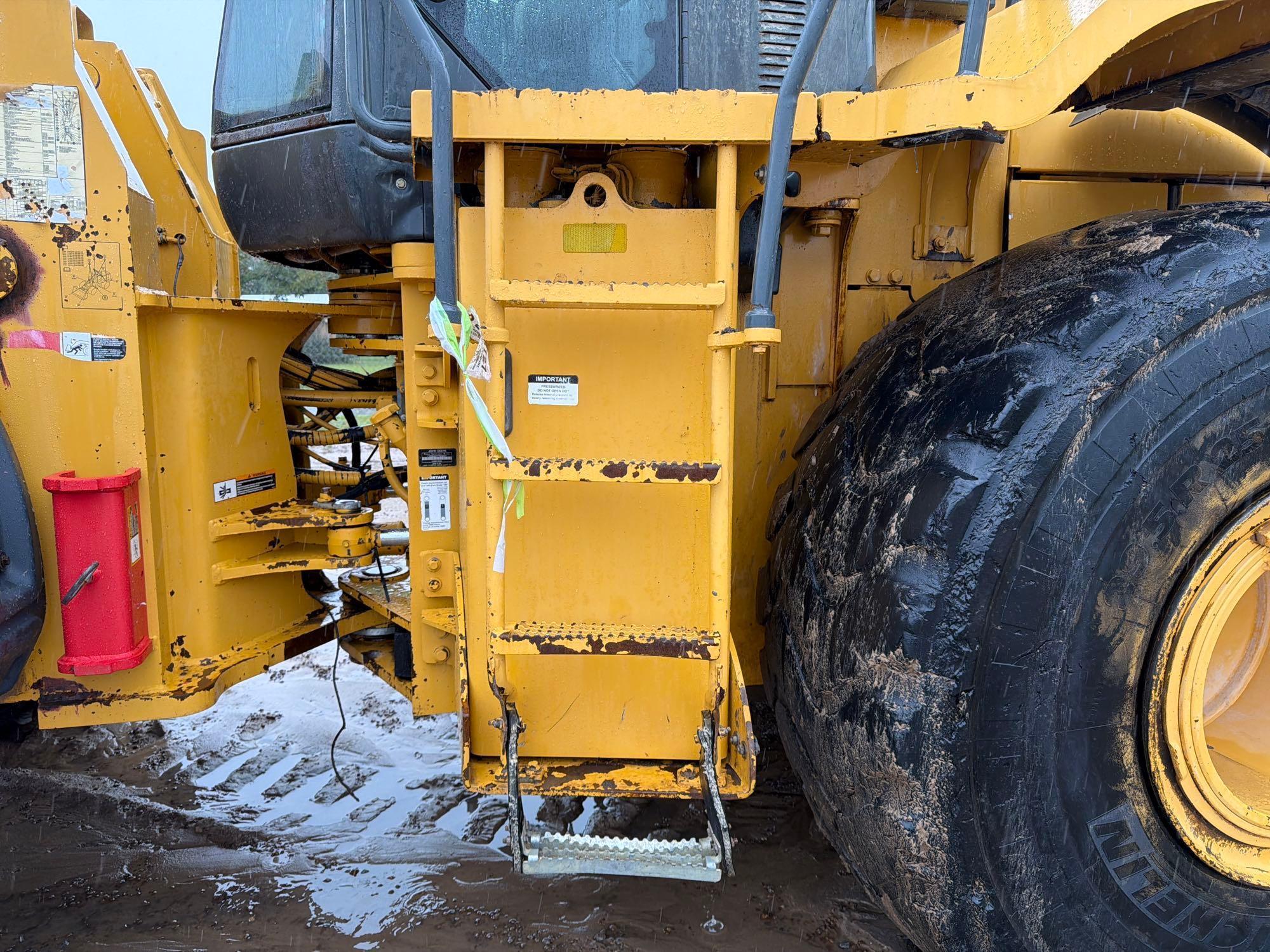 John Deere 824K