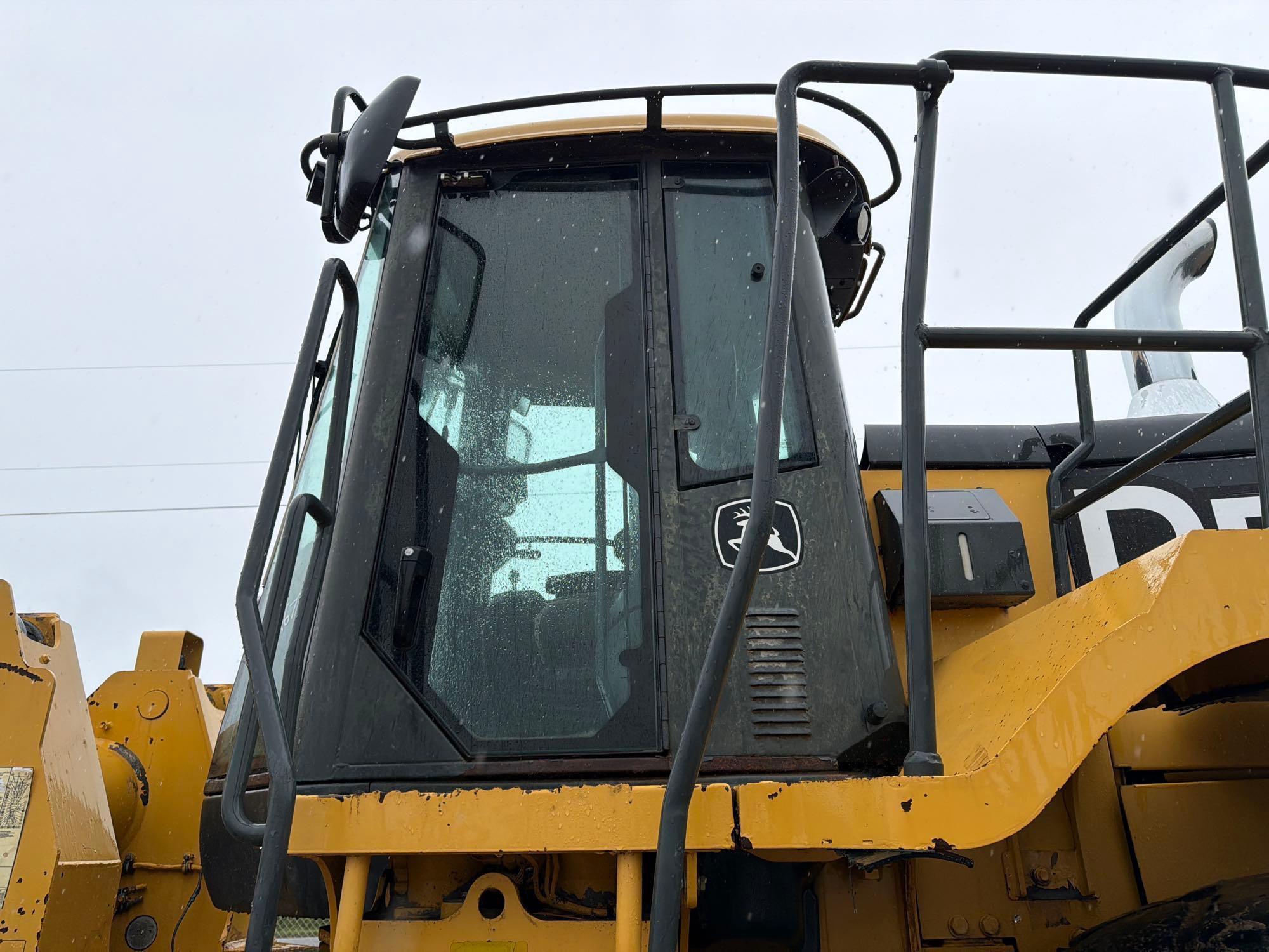 John Deere 824K