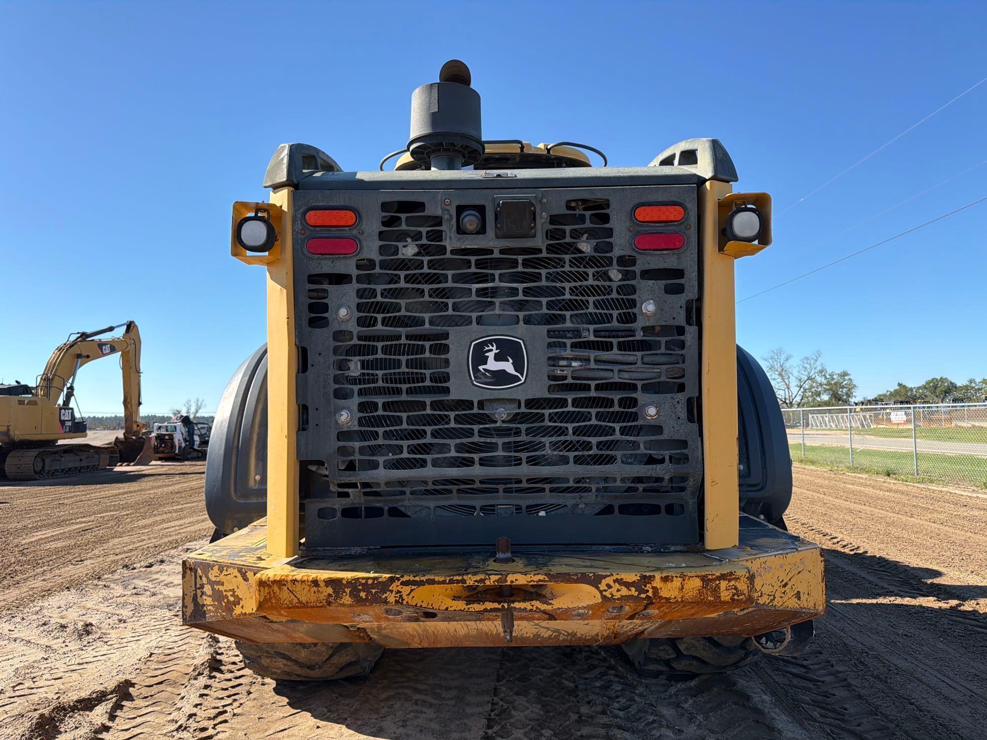 John Deere 824K