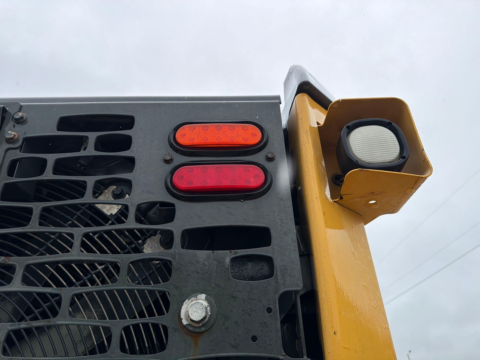John Deere 824K