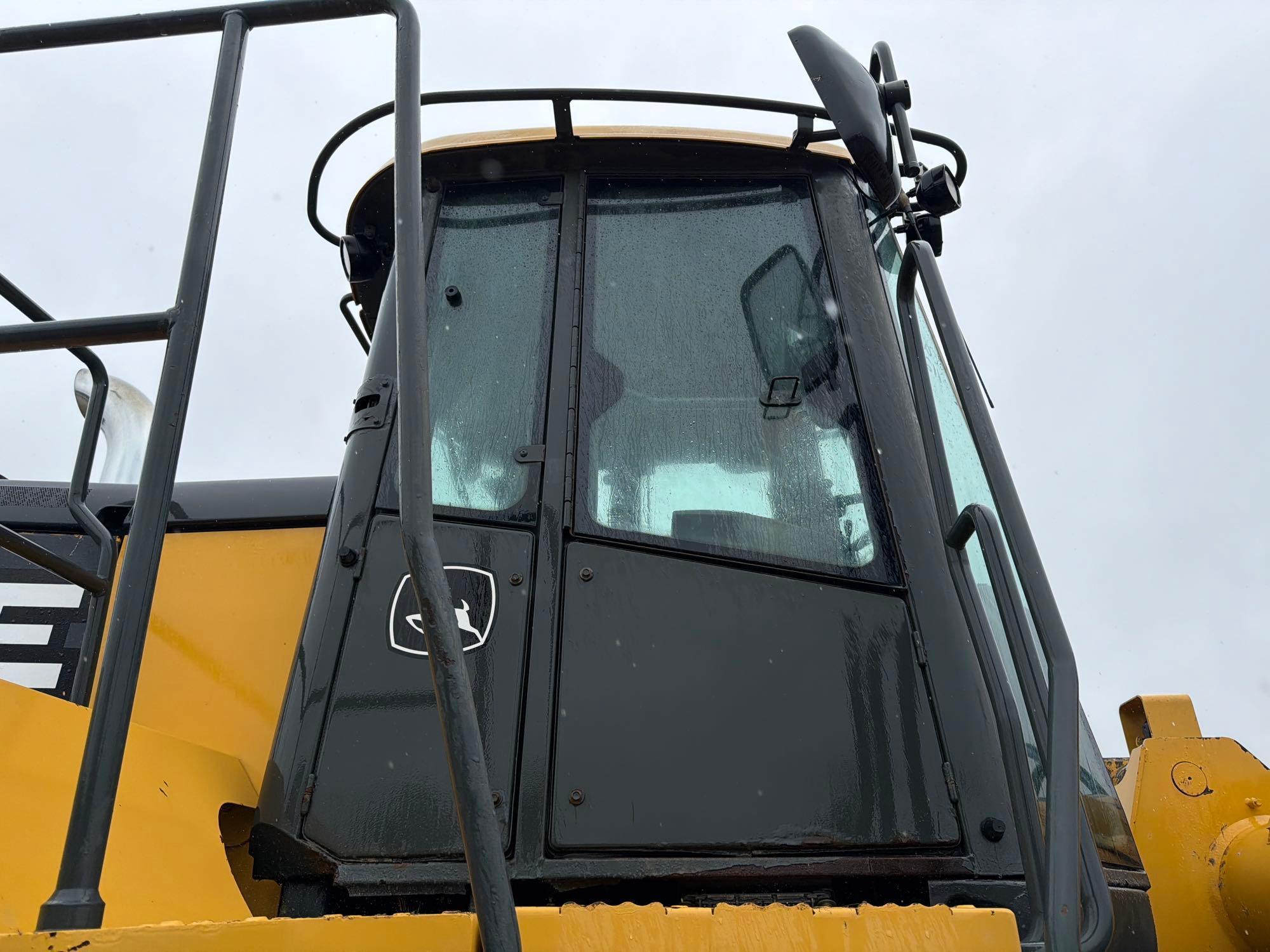 John Deere 824K