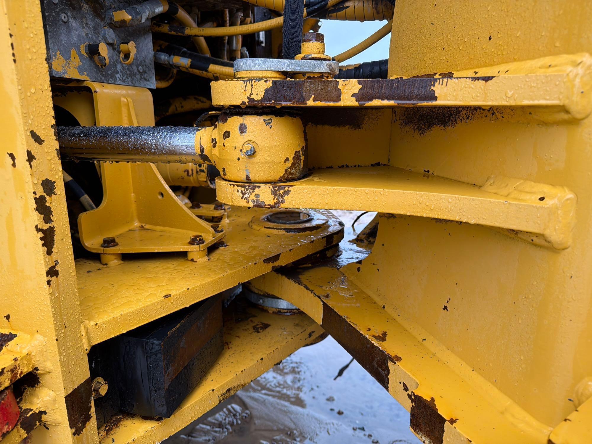 John Deere 824K