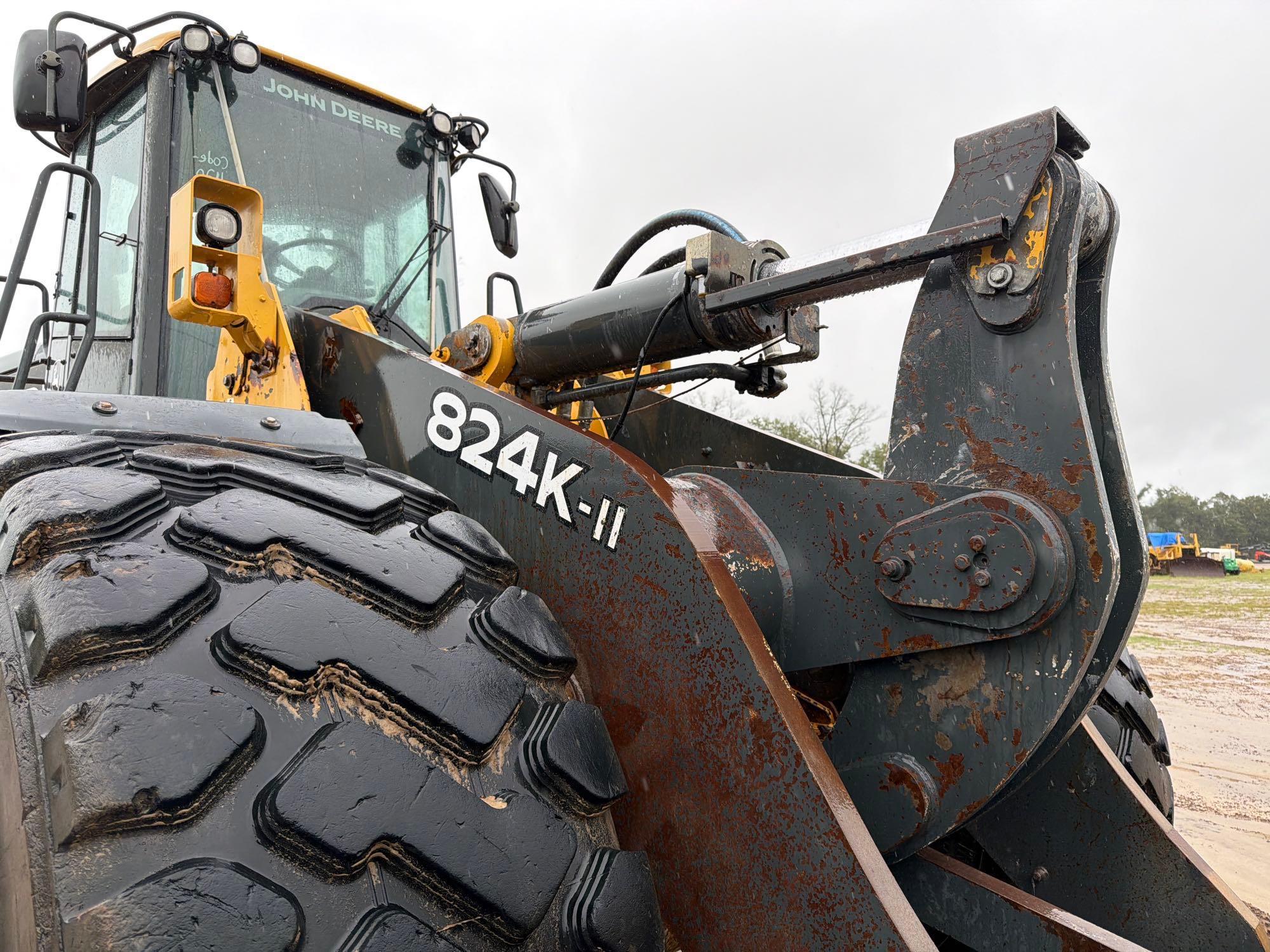 John Deere 824K