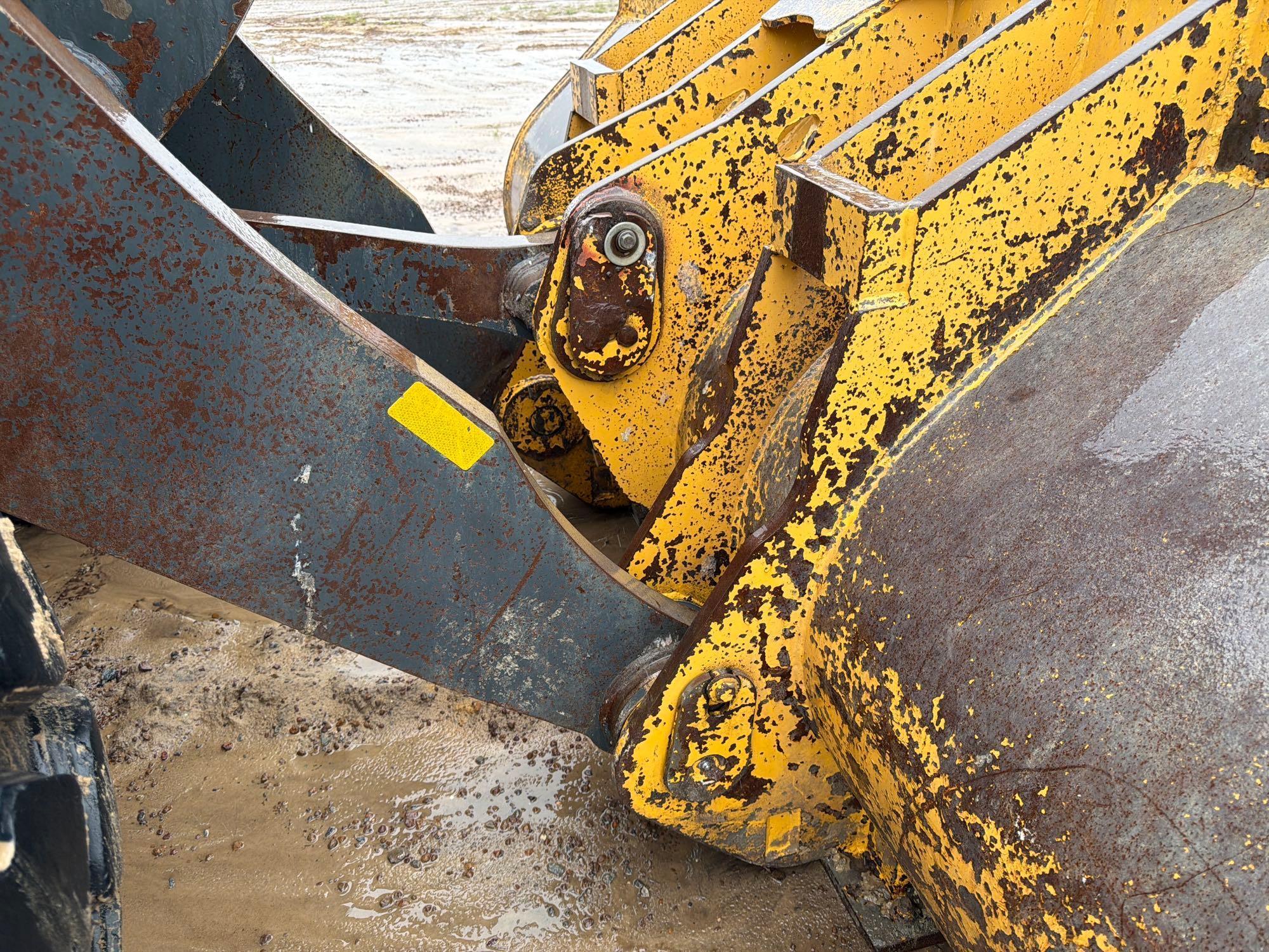 John Deere 824K