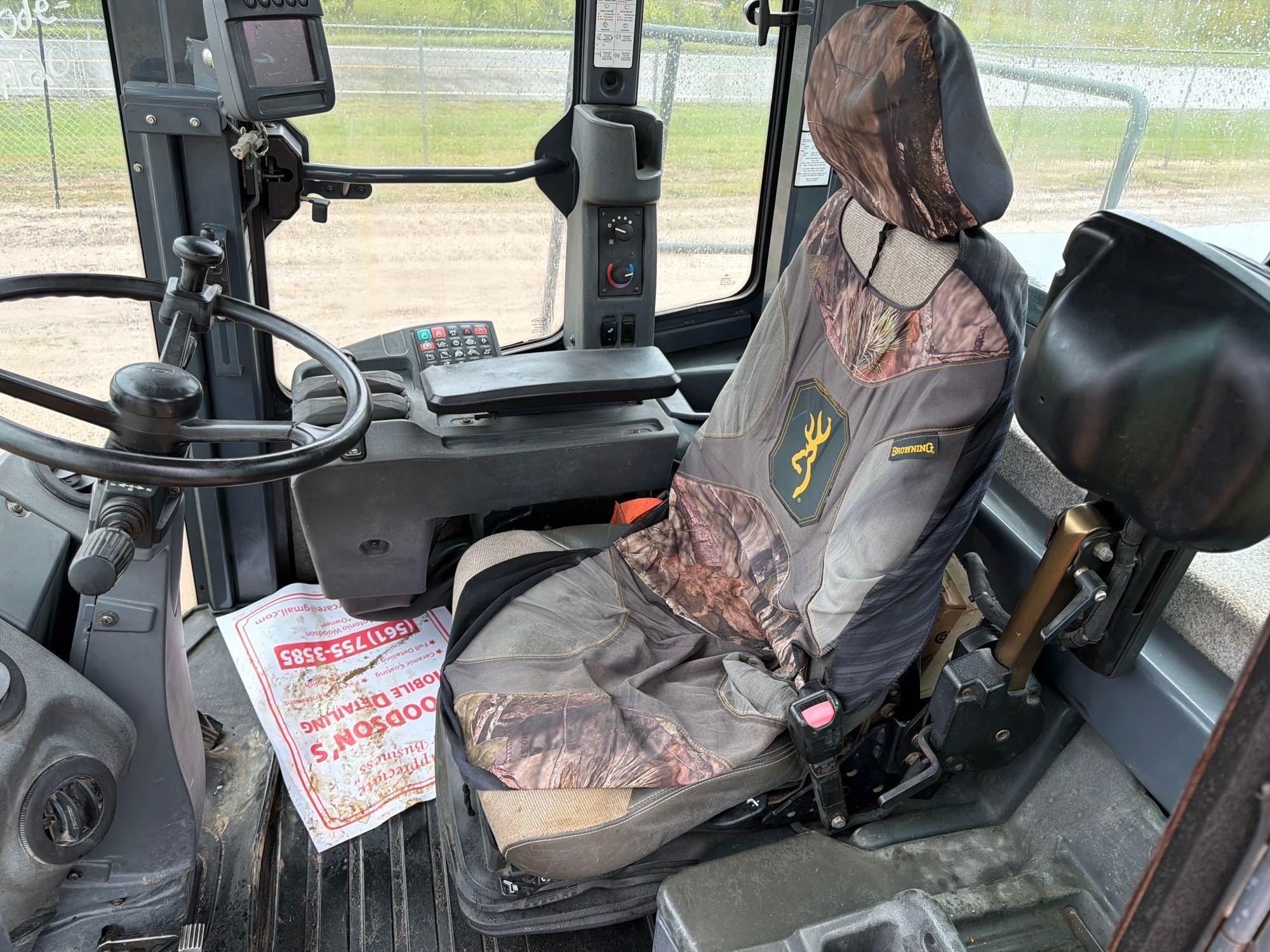 John Deere 824K
