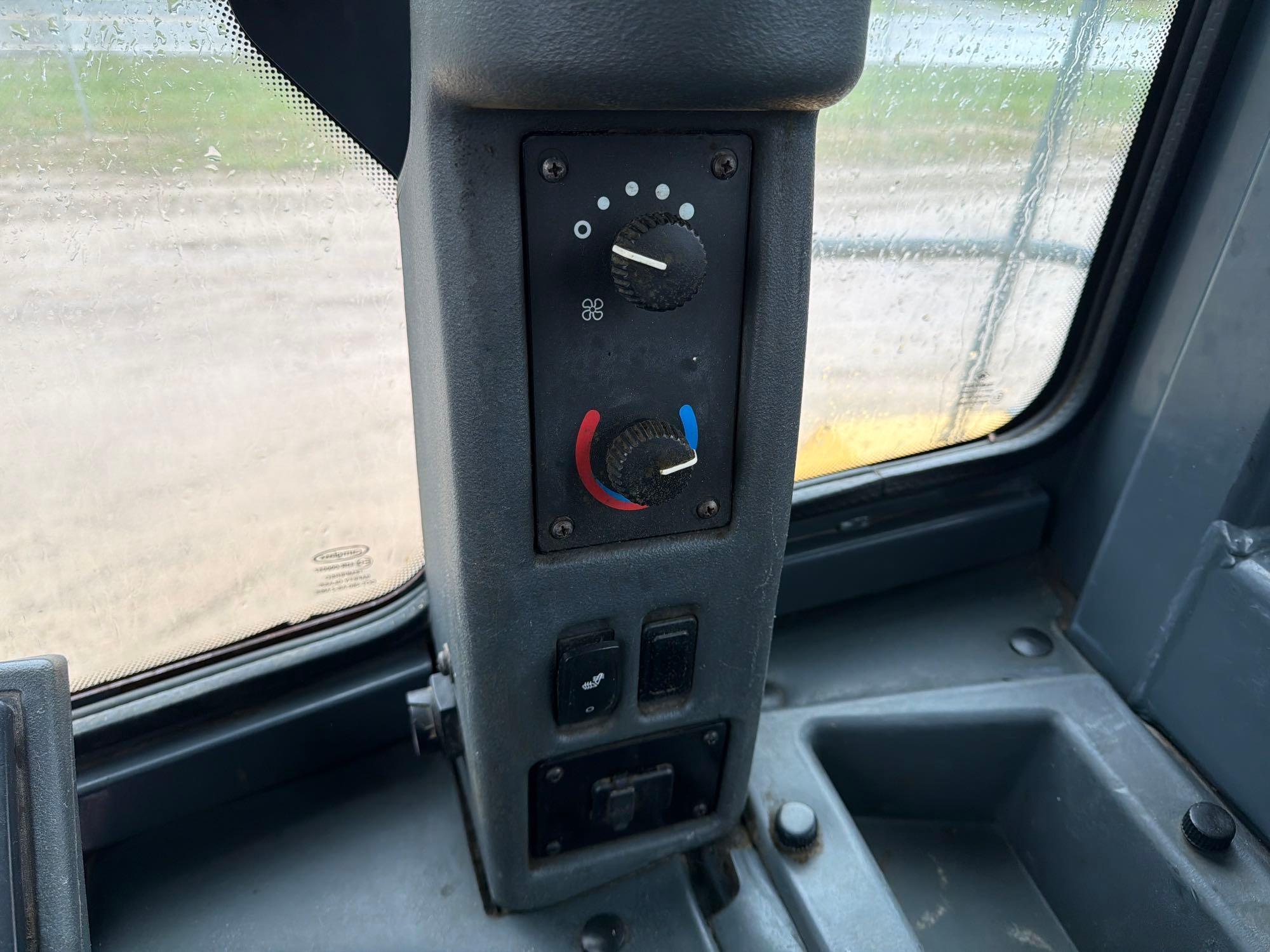 John Deere 824K