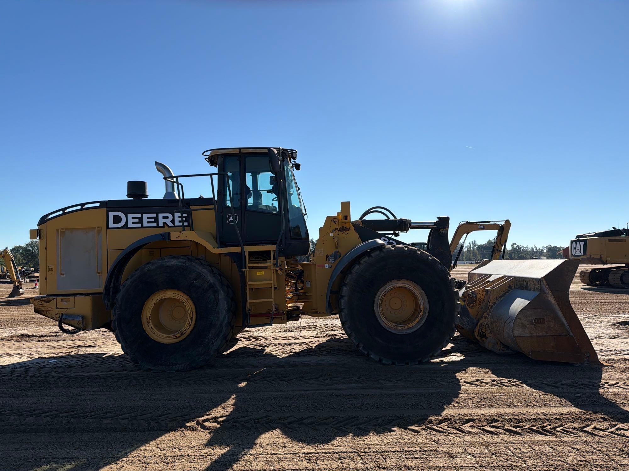 John Deere 824K