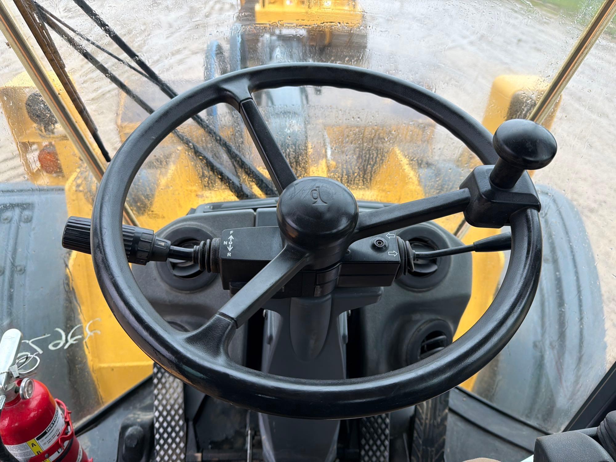 John Deere 824K