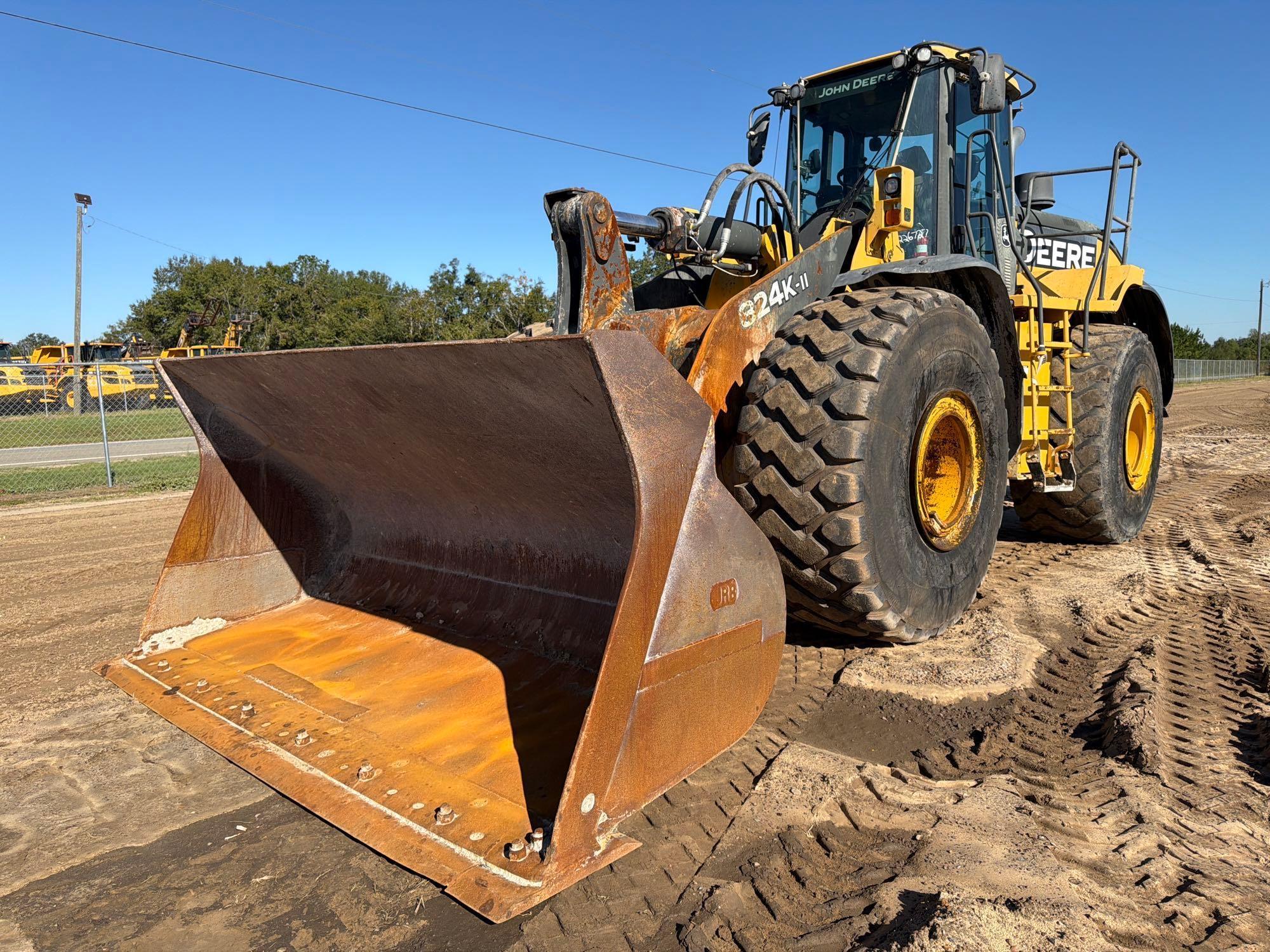John Deere 824K