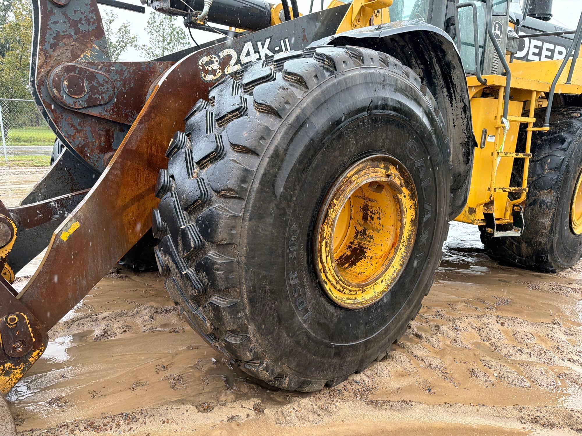 John Deere 824K