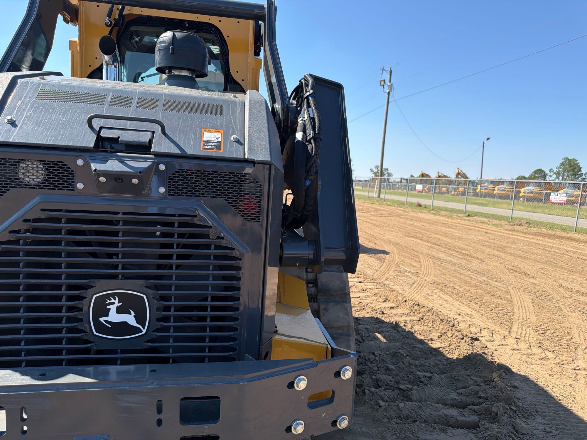 John Deere 335