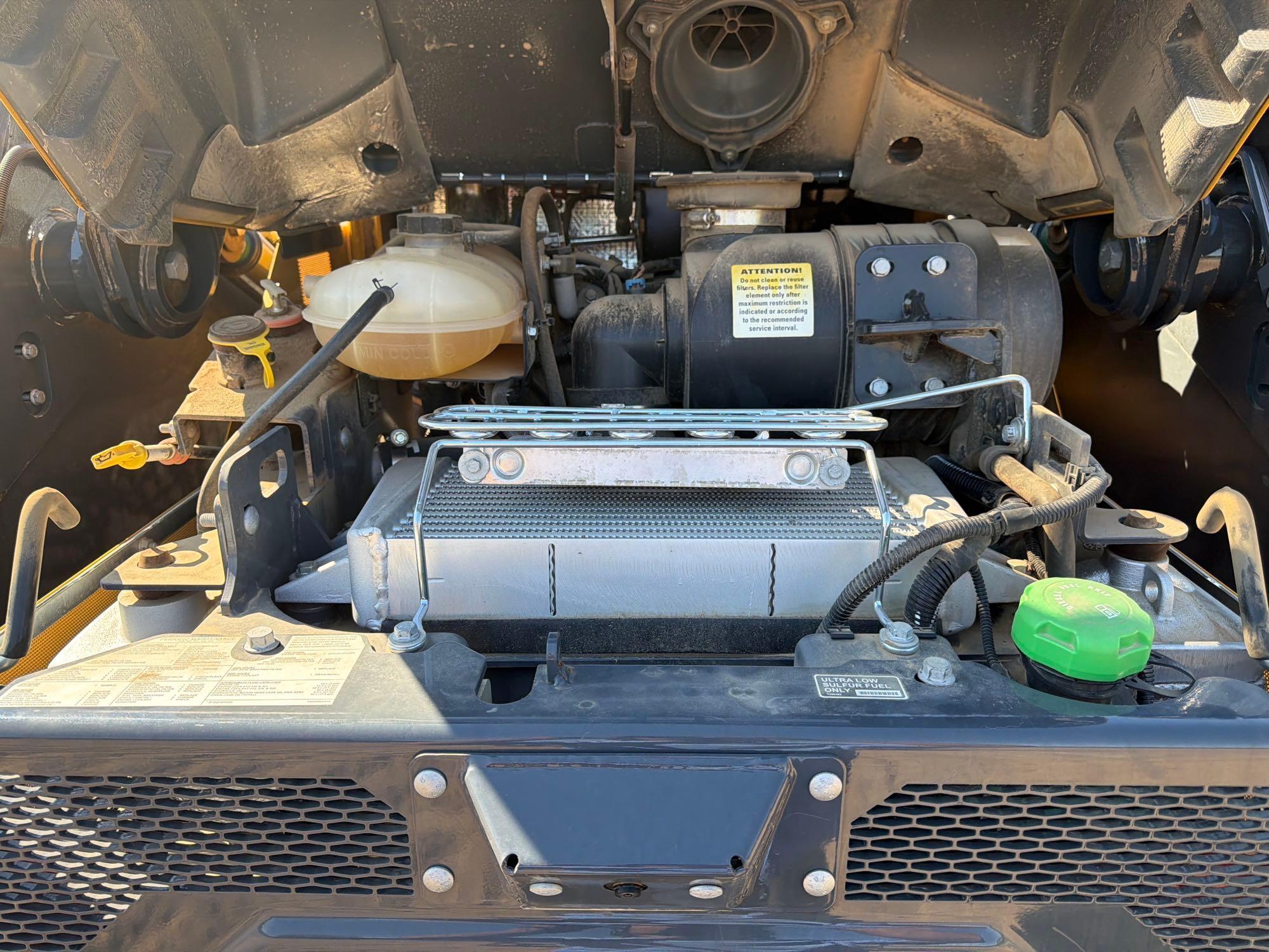 John Deere 335