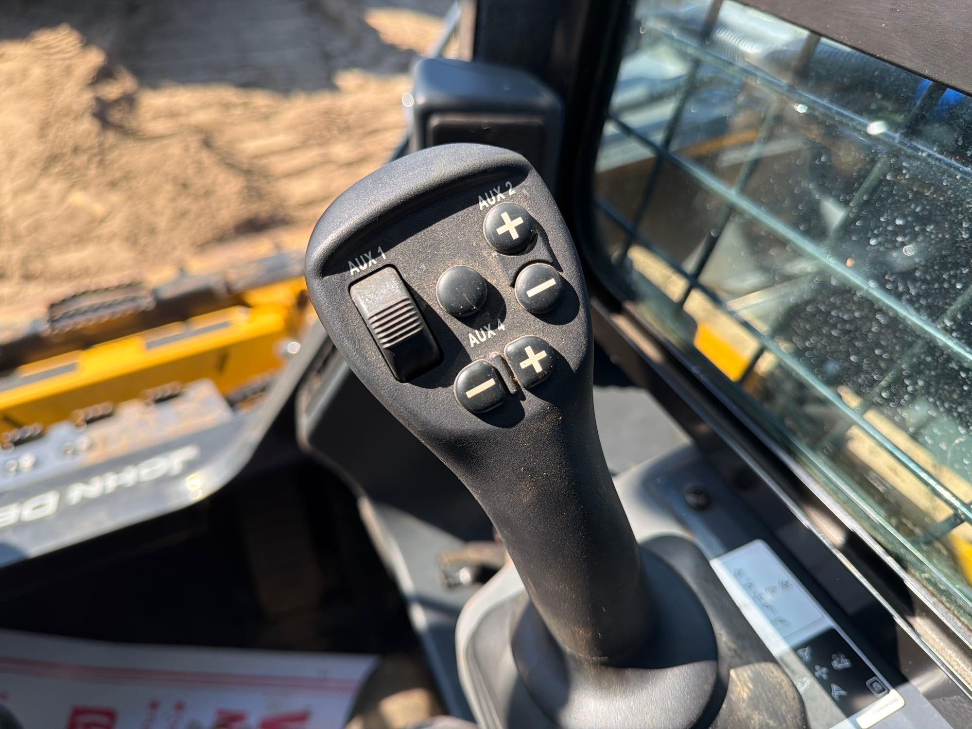 John Deere 335