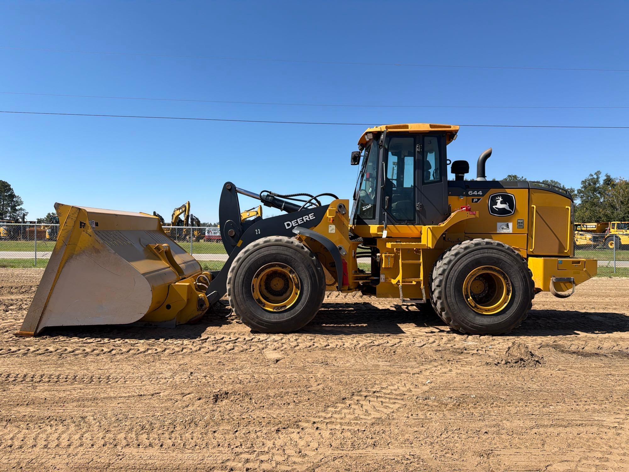 John Deere 644