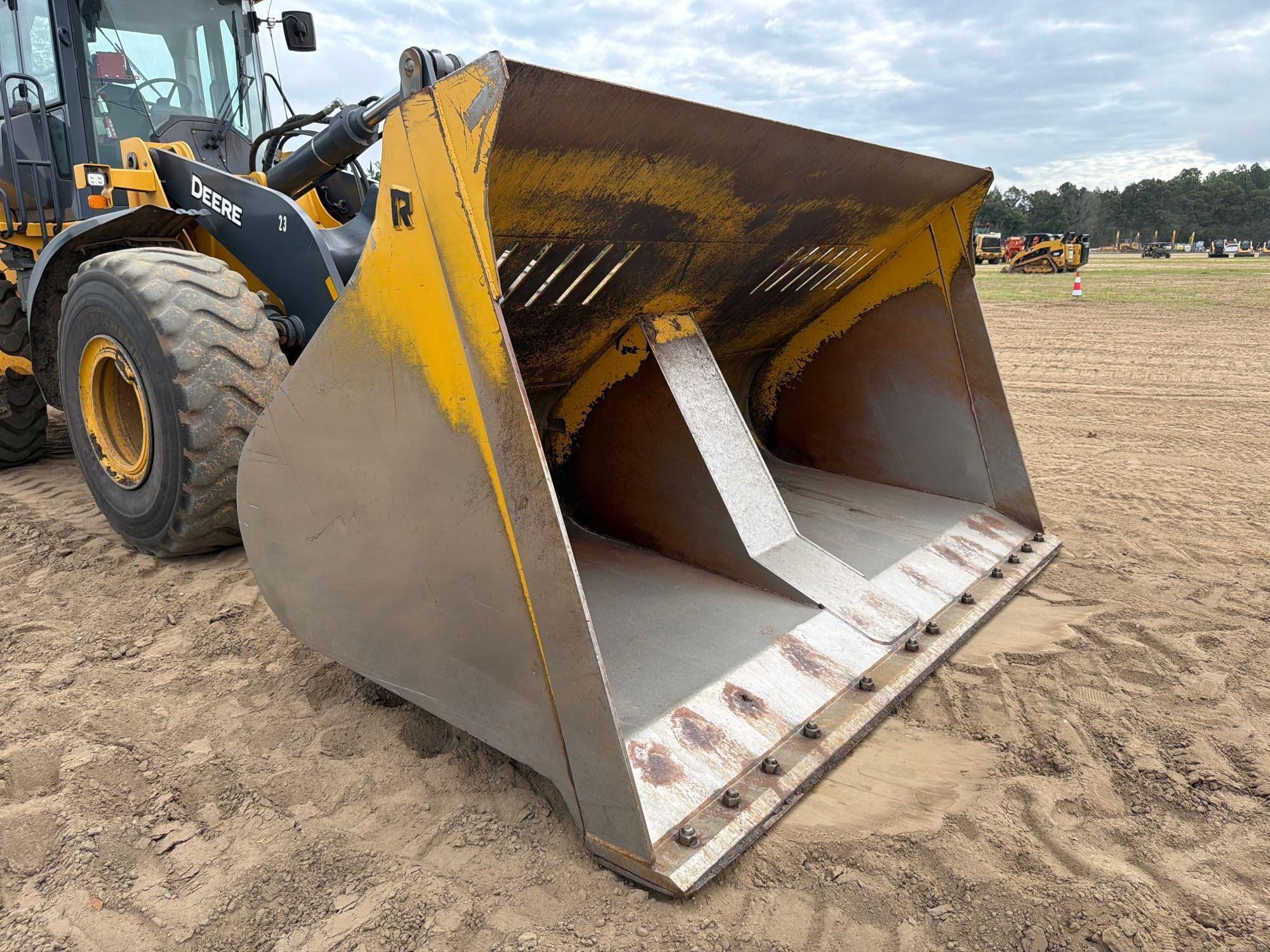 John Deere 644
