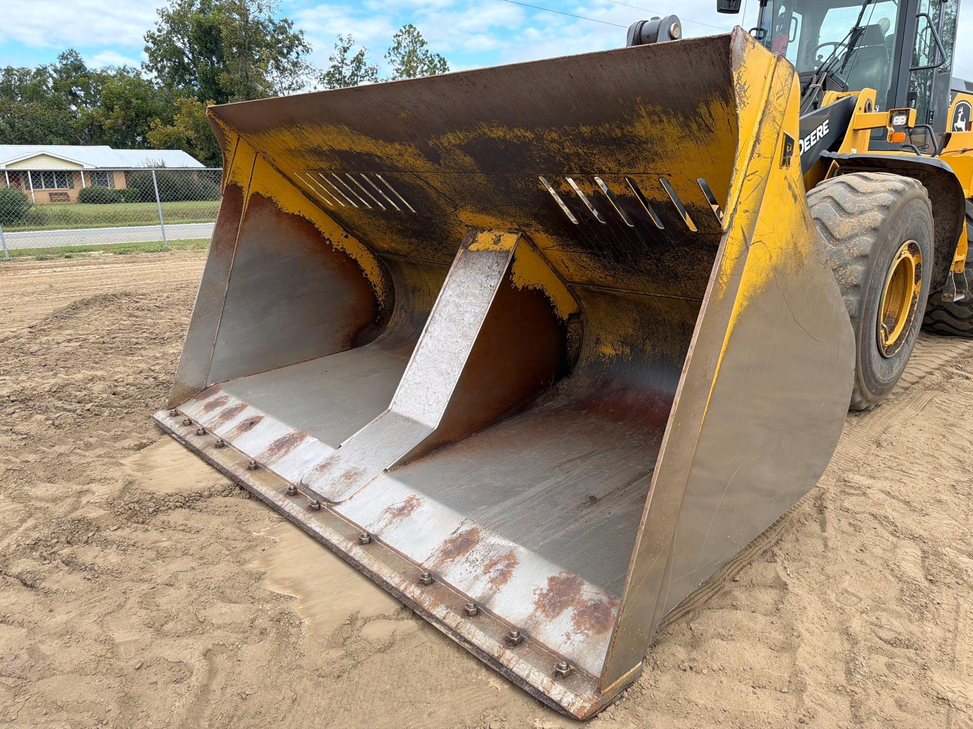 John Deere 644