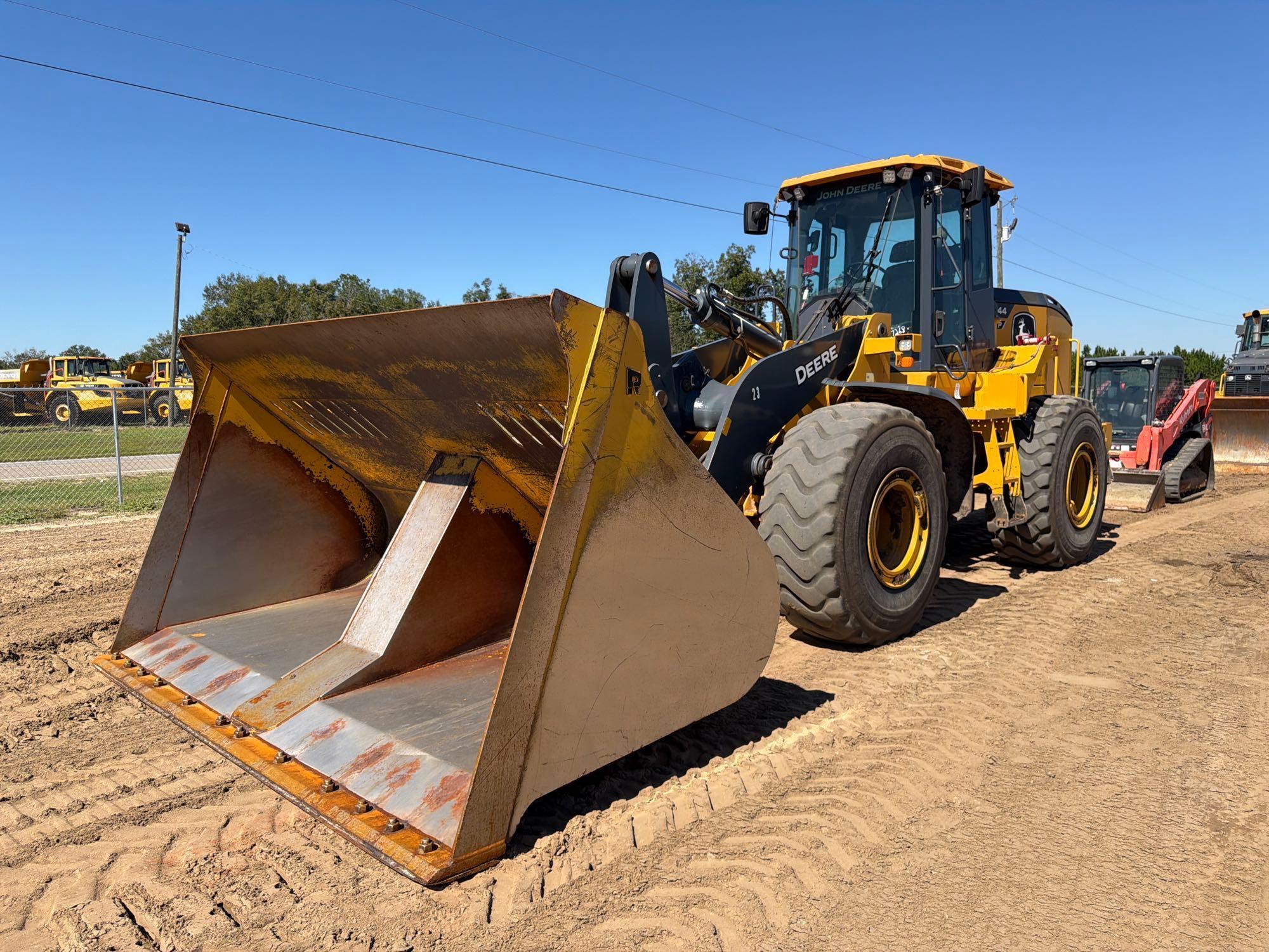 John Deere 644
