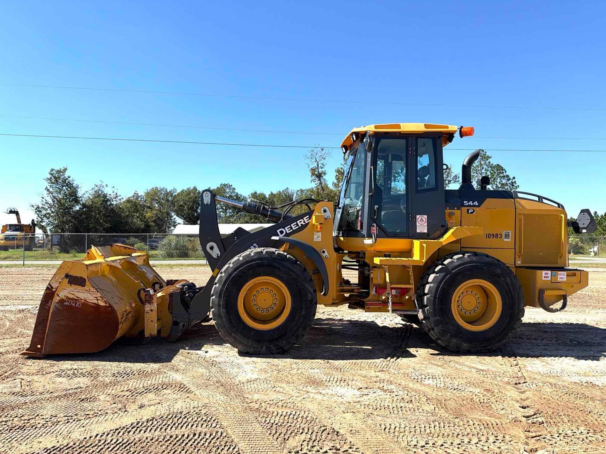 John Deere 544