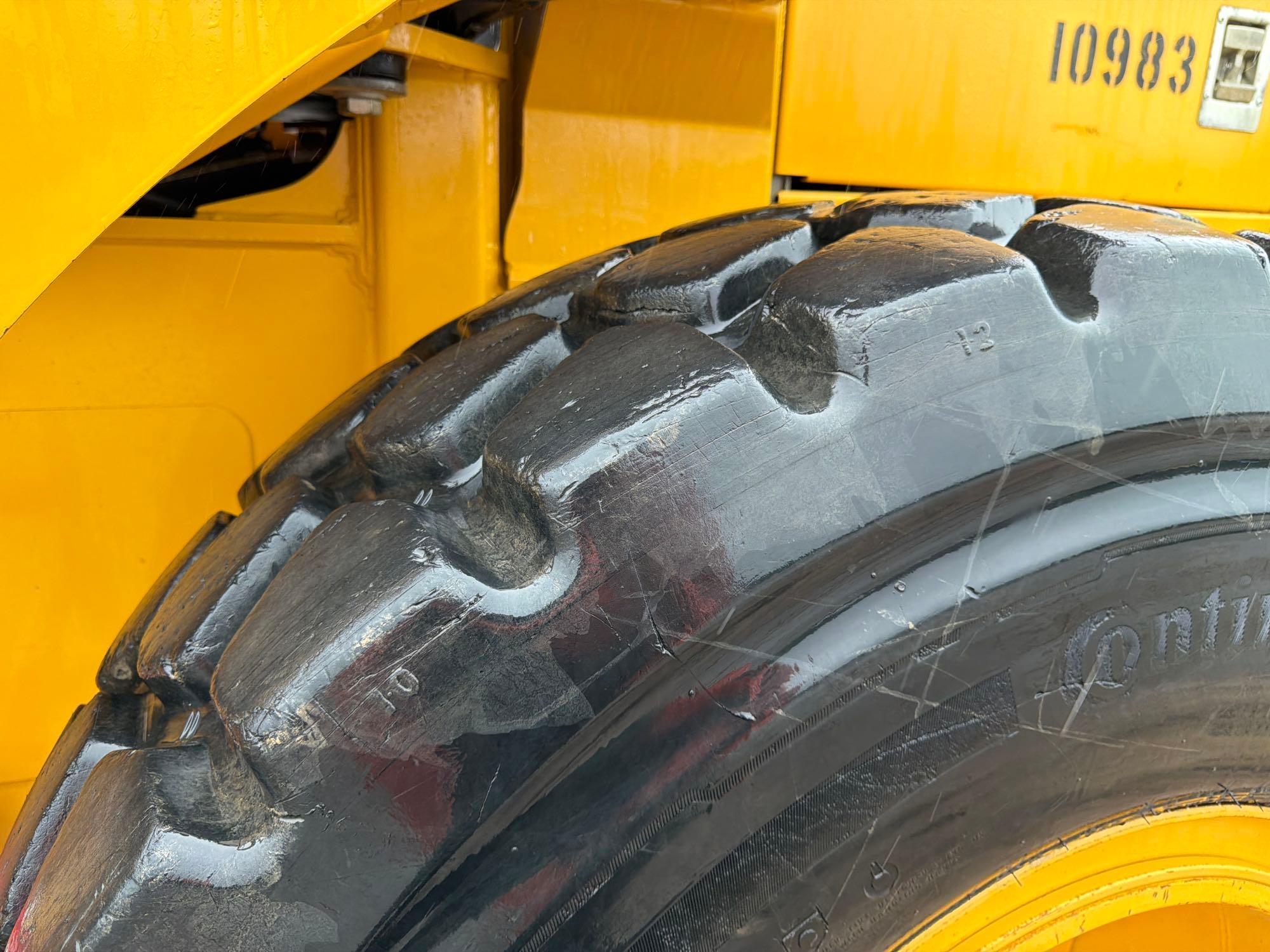 John Deere 544