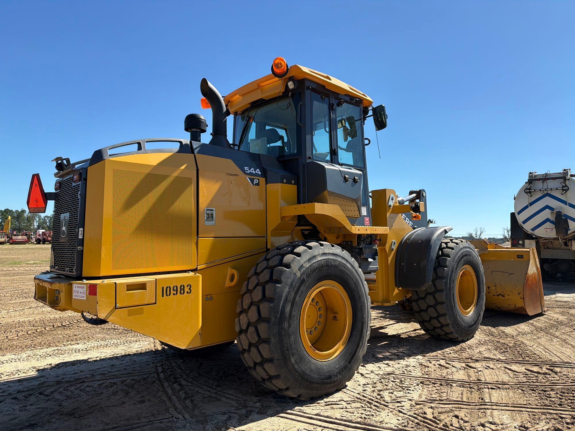 John Deere 544