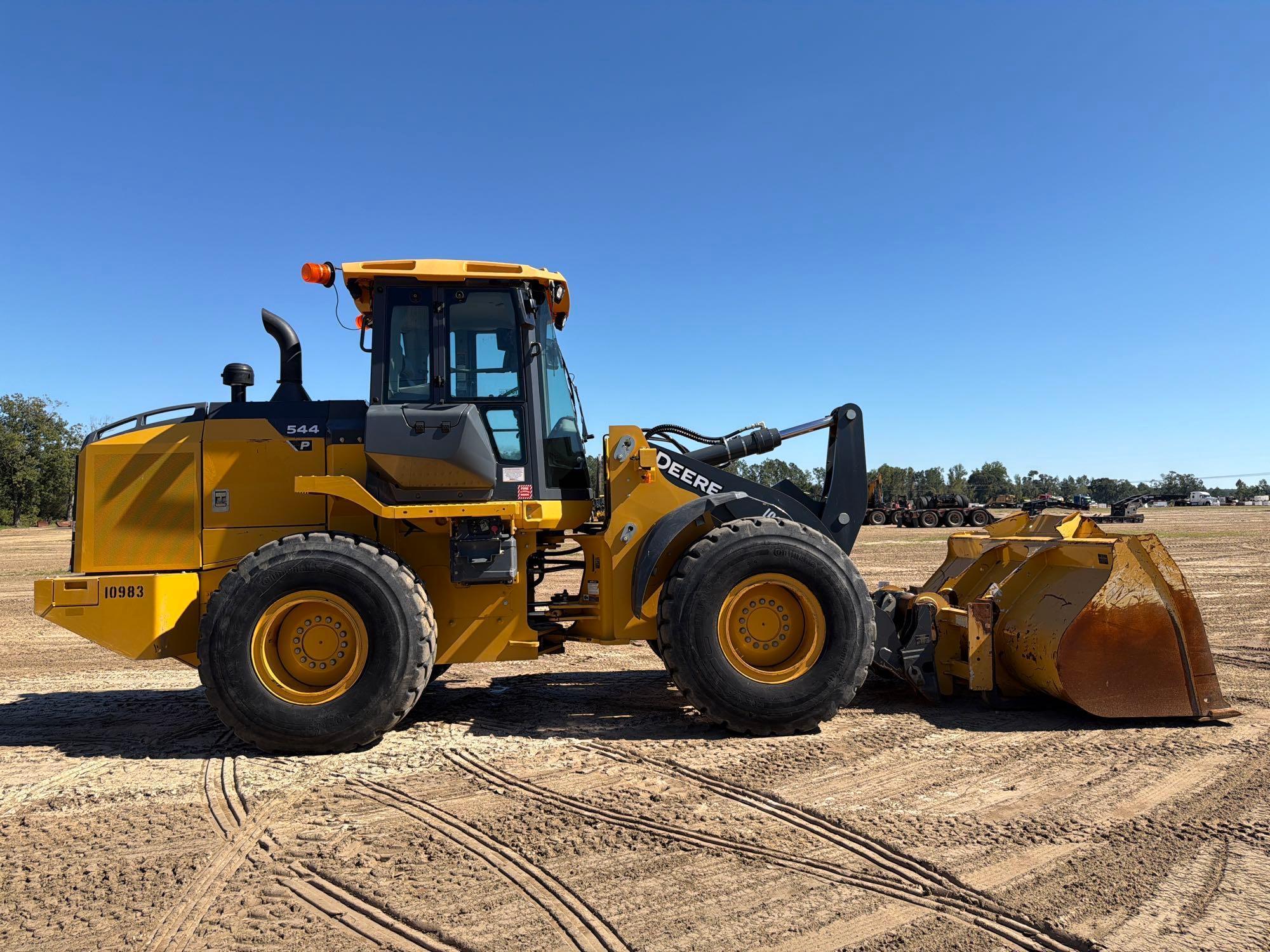 John Deere 544